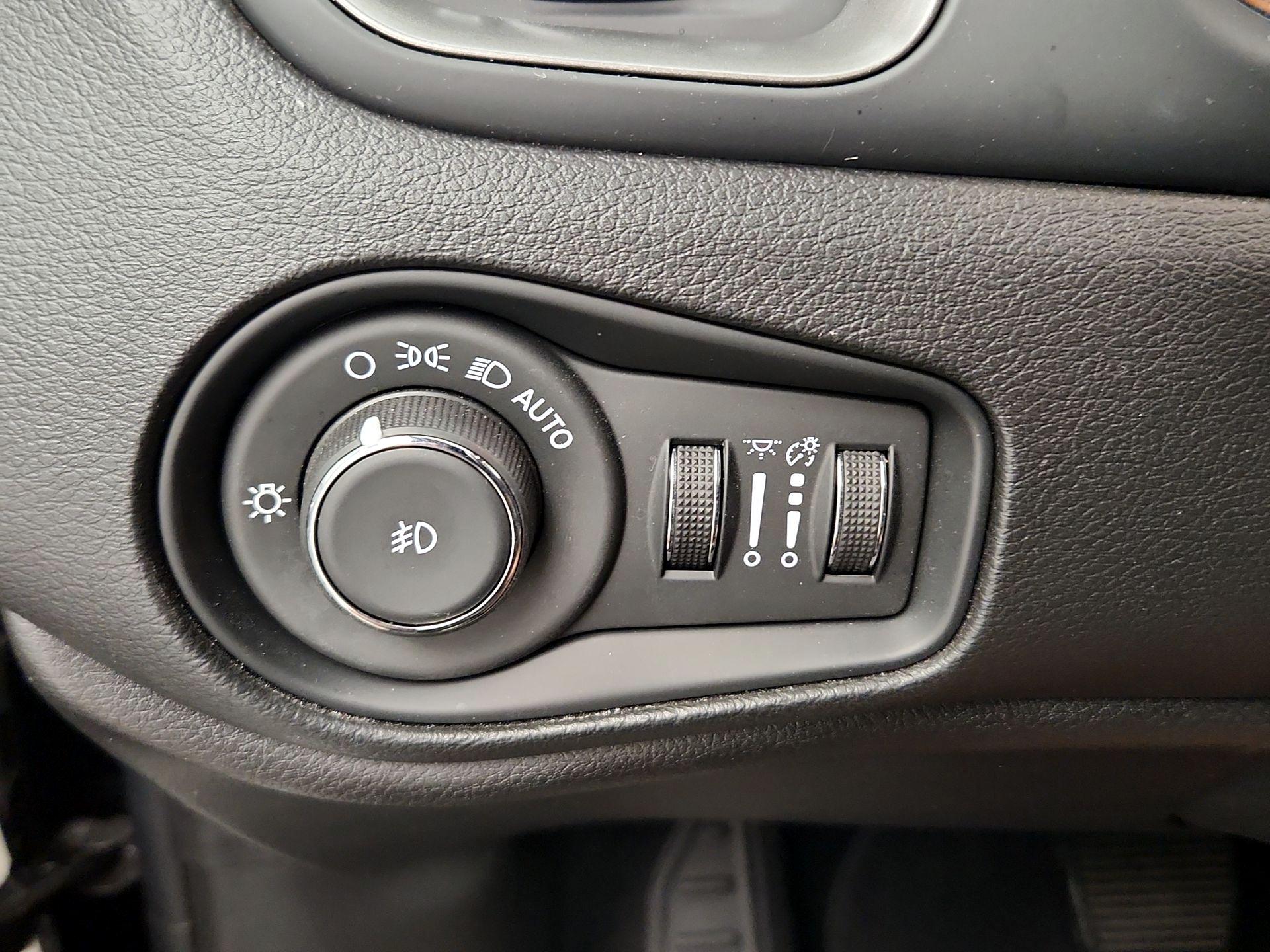 Thumbnail: 2020 Jeep Renegade - 13