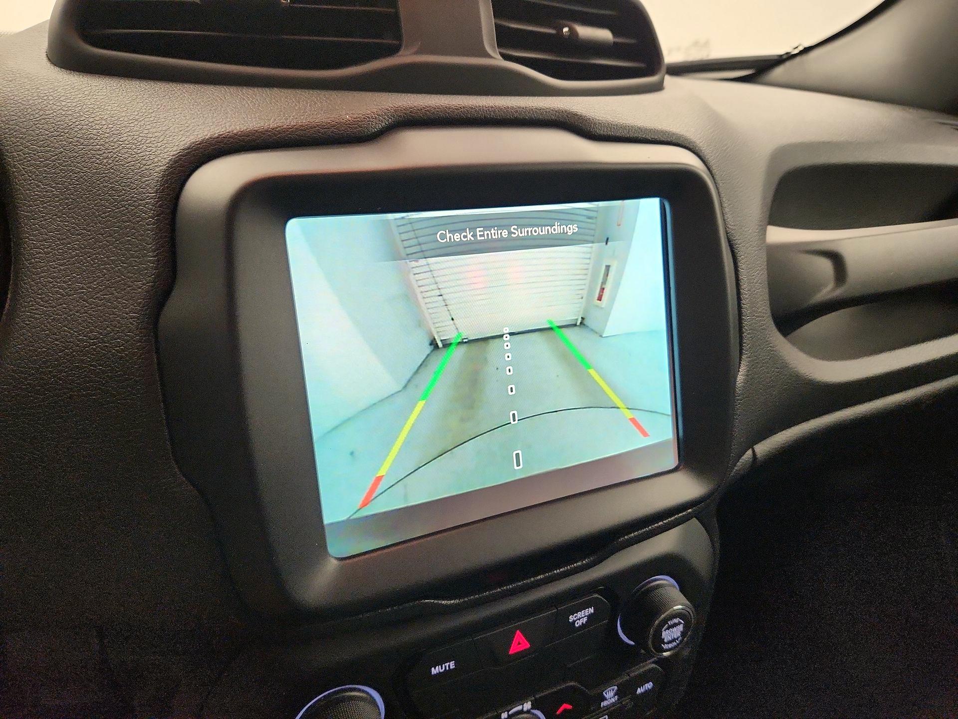 Thumbnail: 2020 Jeep Renegade - 15