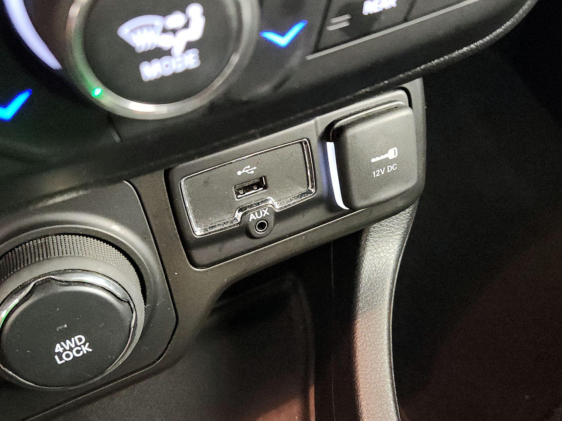 Thumbnail: 2020 Jeep Renegade - 19