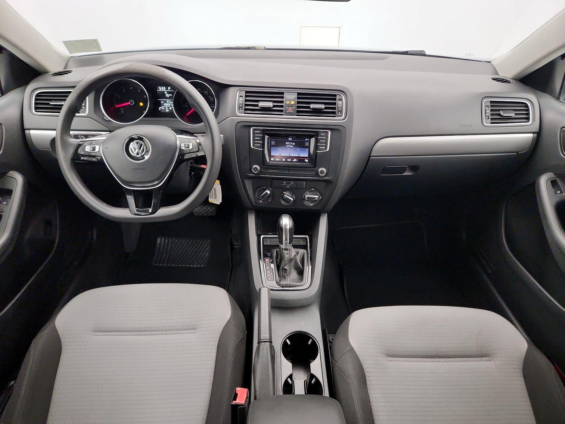 Thumbnail: 2017 Volkswagen Jetta - 9