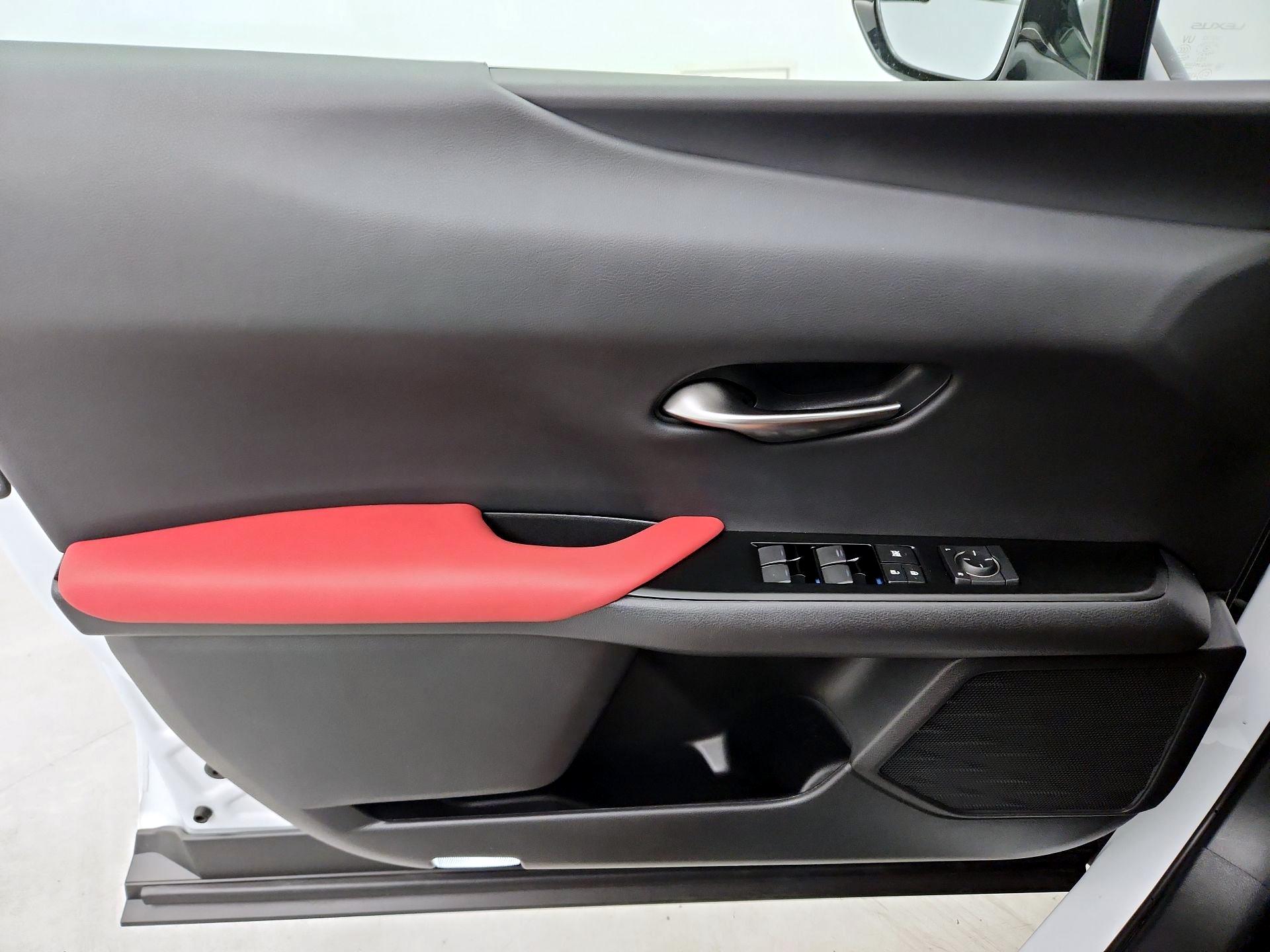 Thumbnail: 2021 Lexus UX - 12