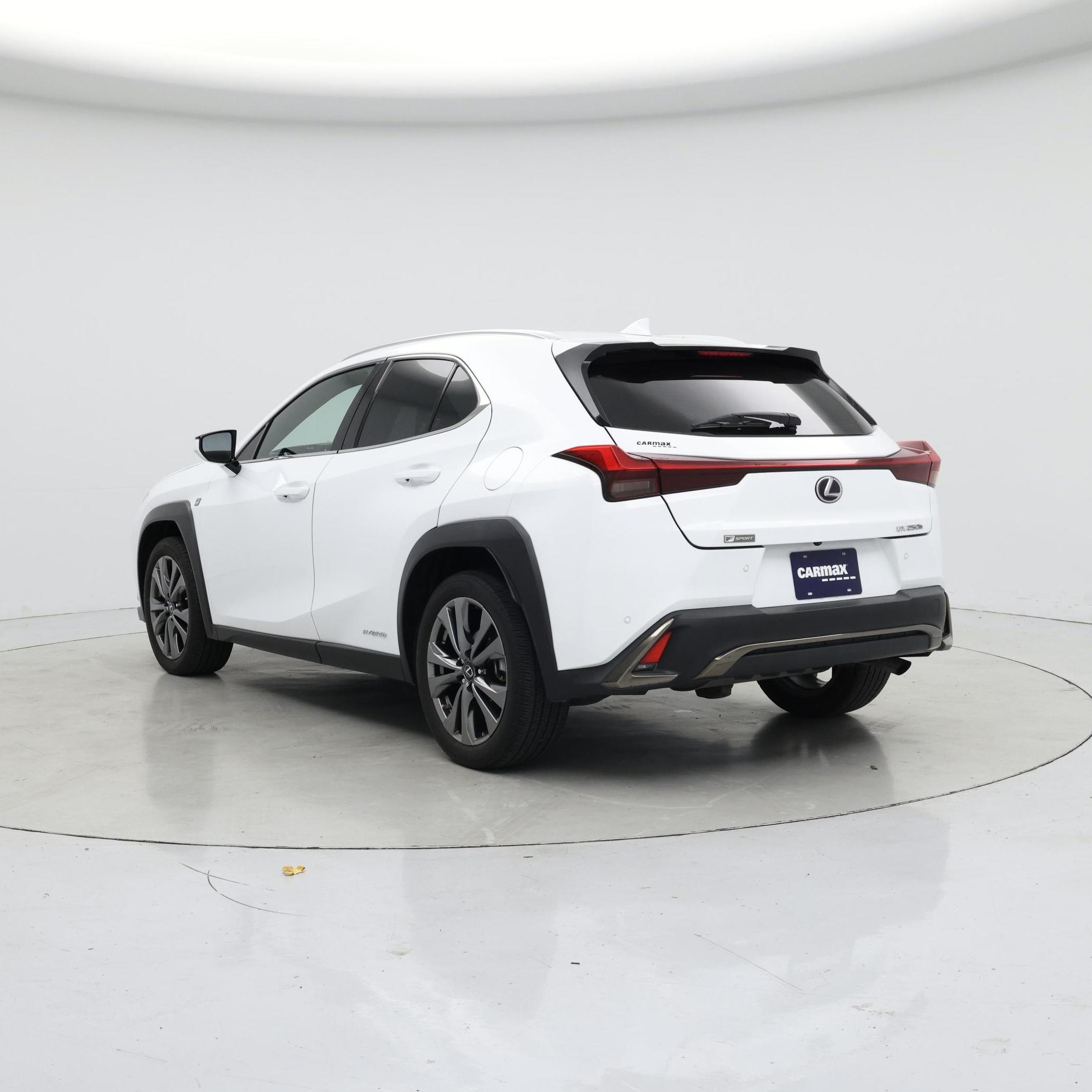 Thumbnail: 2021 Lexus UX - 2