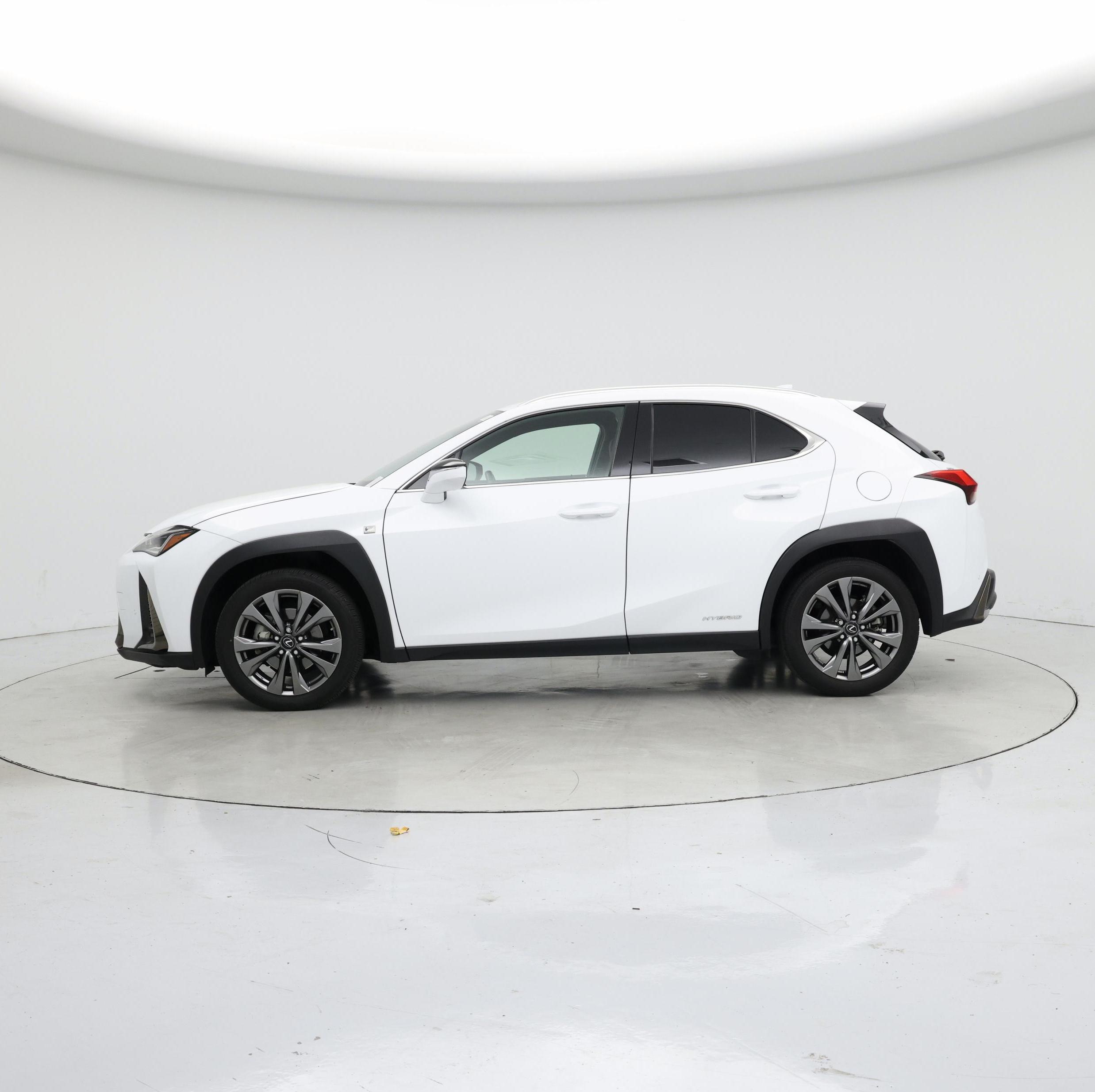 Thumbnail: 2021 Lexus UX - 3