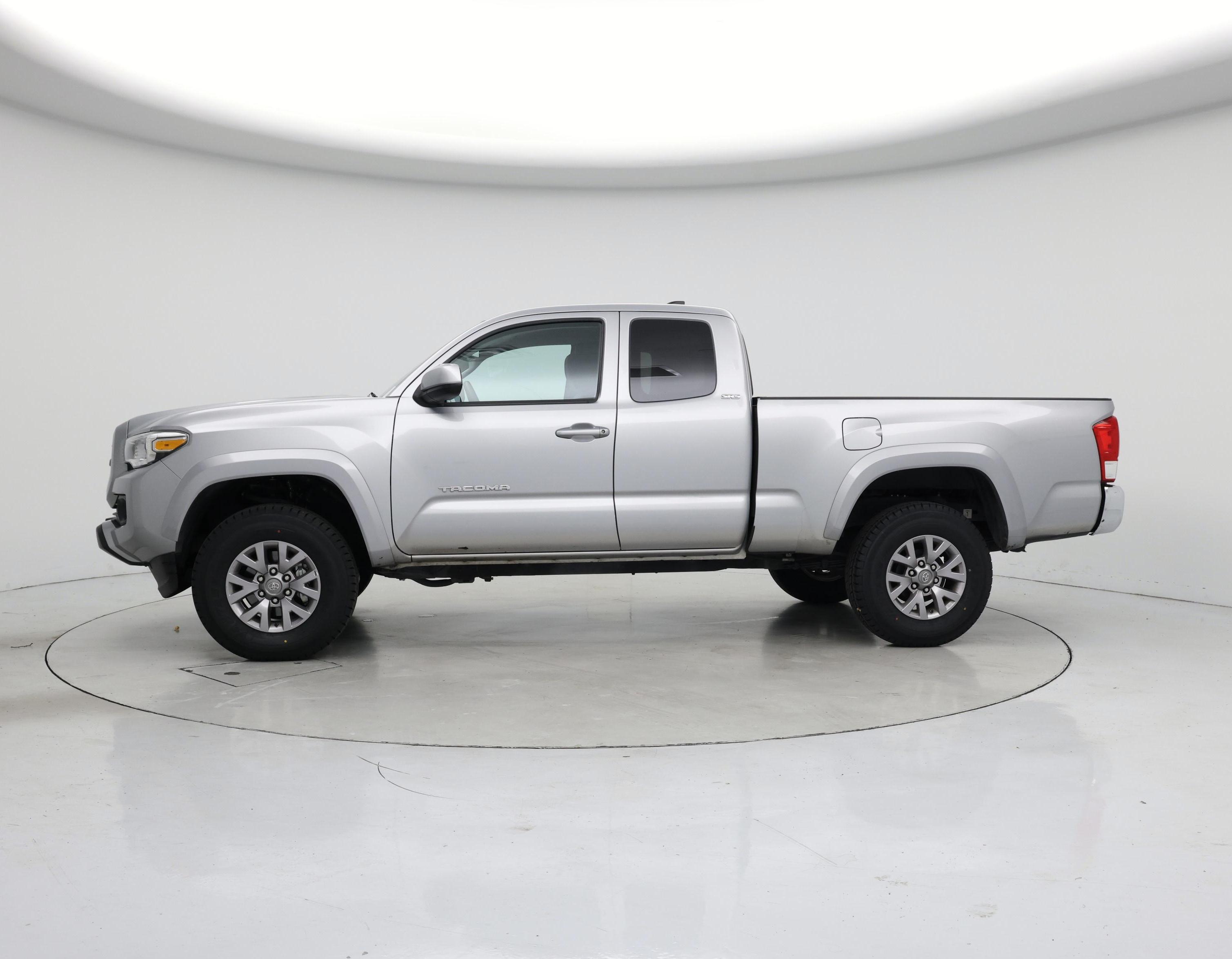 Thumbnail: 2017 Toyota Tacoma - 3