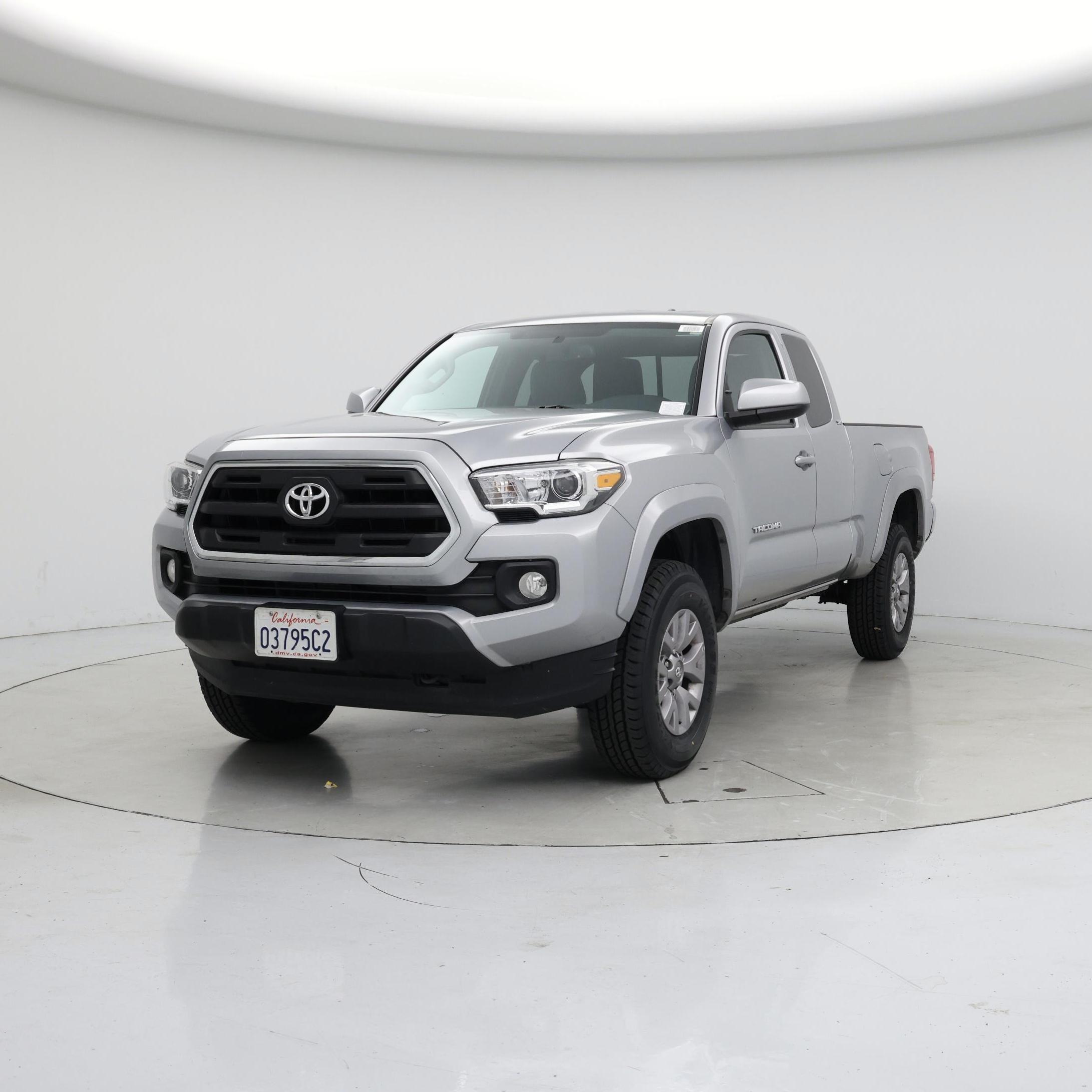 Thumbnail: 2017 Toyota Tacoma - 4