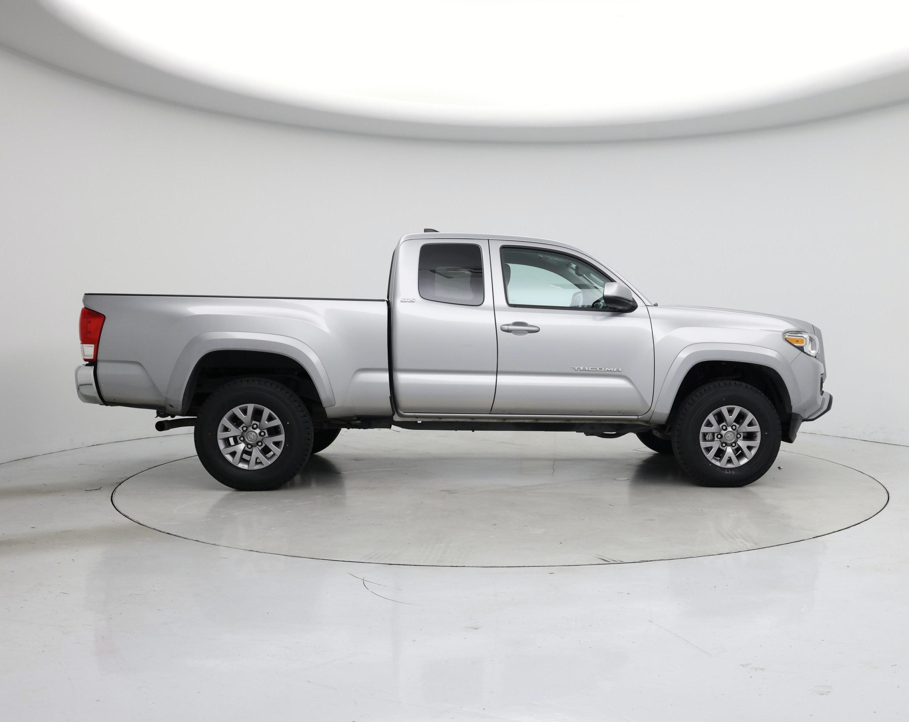 Thumbnail: 2017 Toyota Tacoma - 7