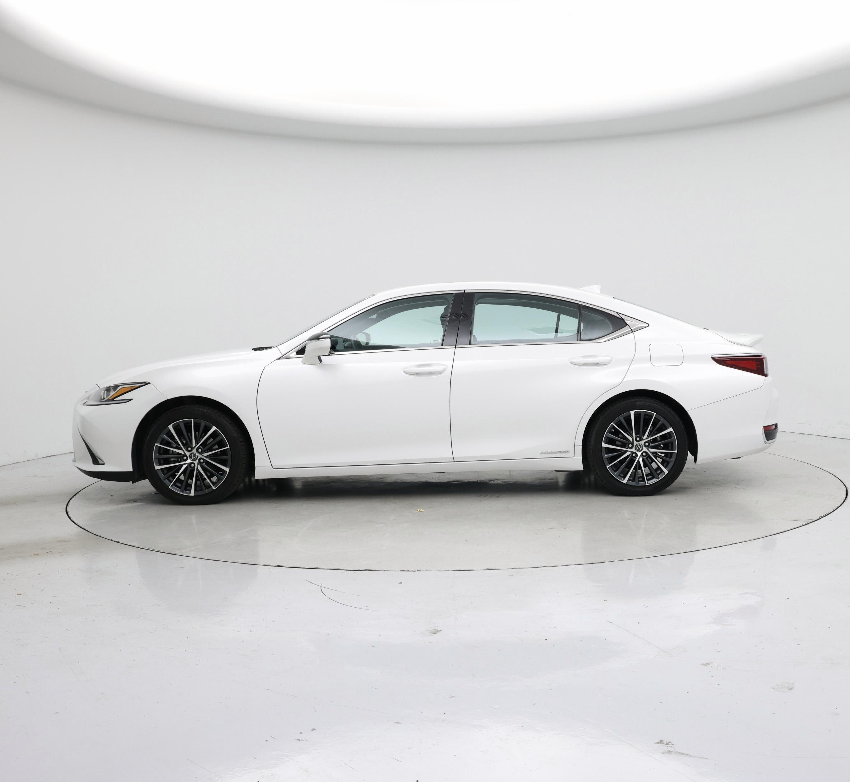 Thumbnail: 2022 Lexus ES - 3