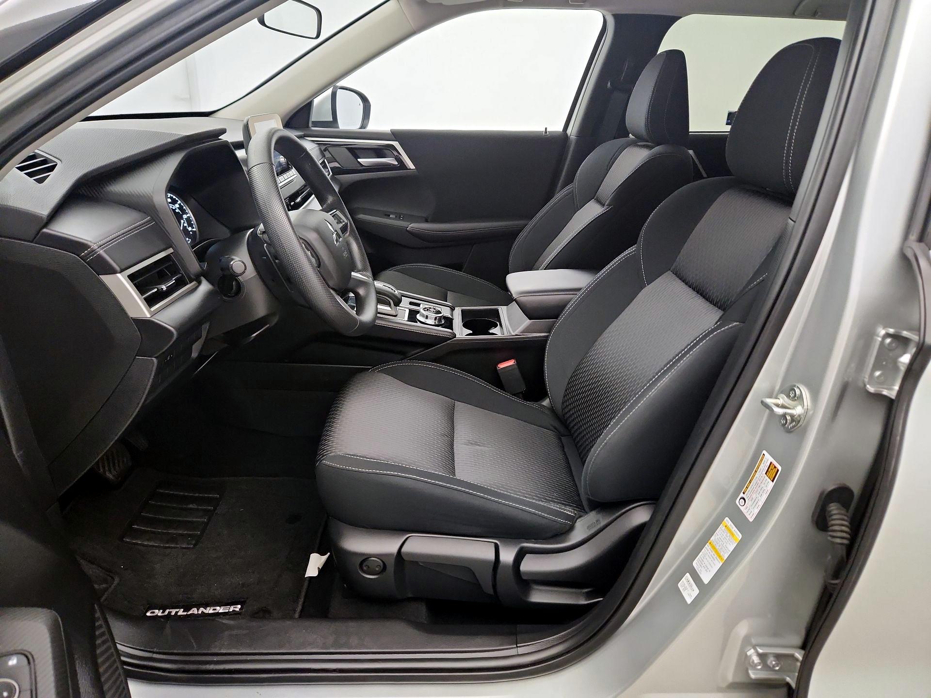 Thumbnail: 2024 Mitsubishi Outlander - 11