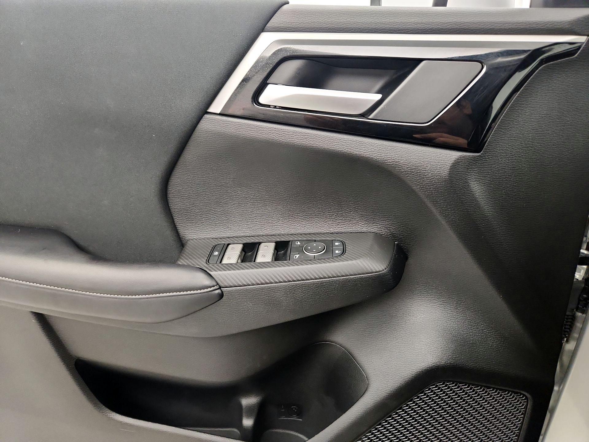 Thumbnail: 2024 Mitsubishi Outlander - 12