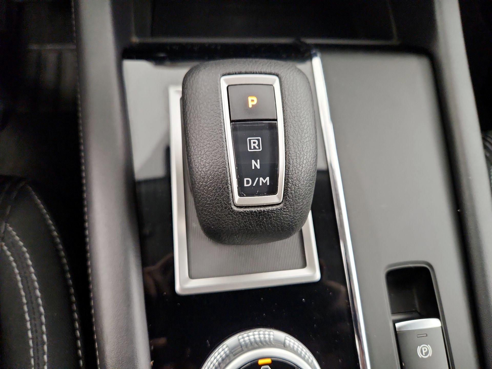 Thumbnail: 2024 Mitsubishi Outlander - 17