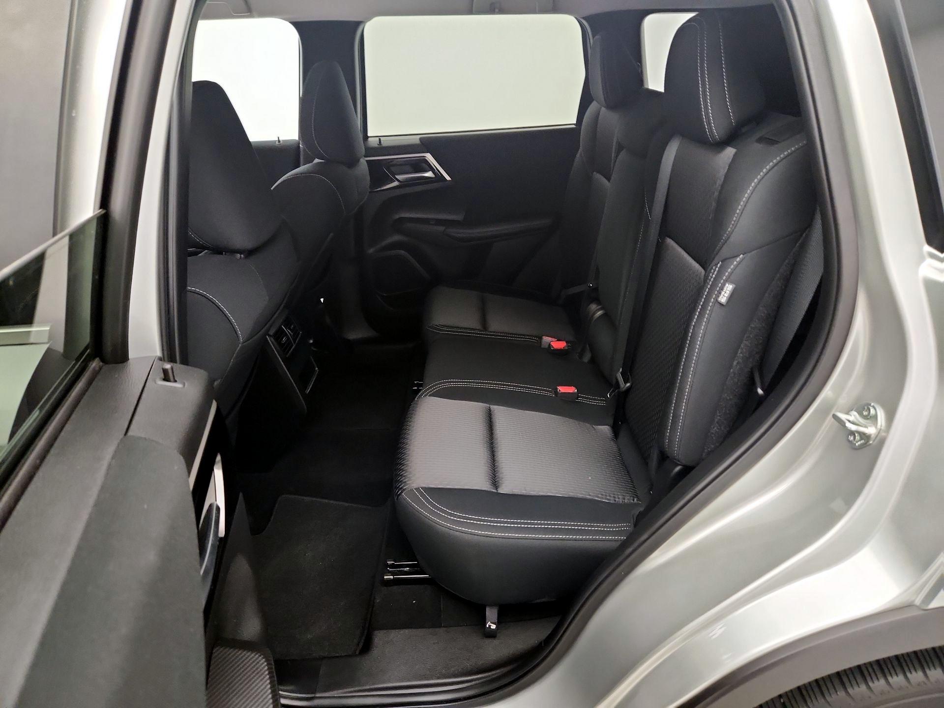 Thumbnail: 2024 Mitsubishi Outlander - 19