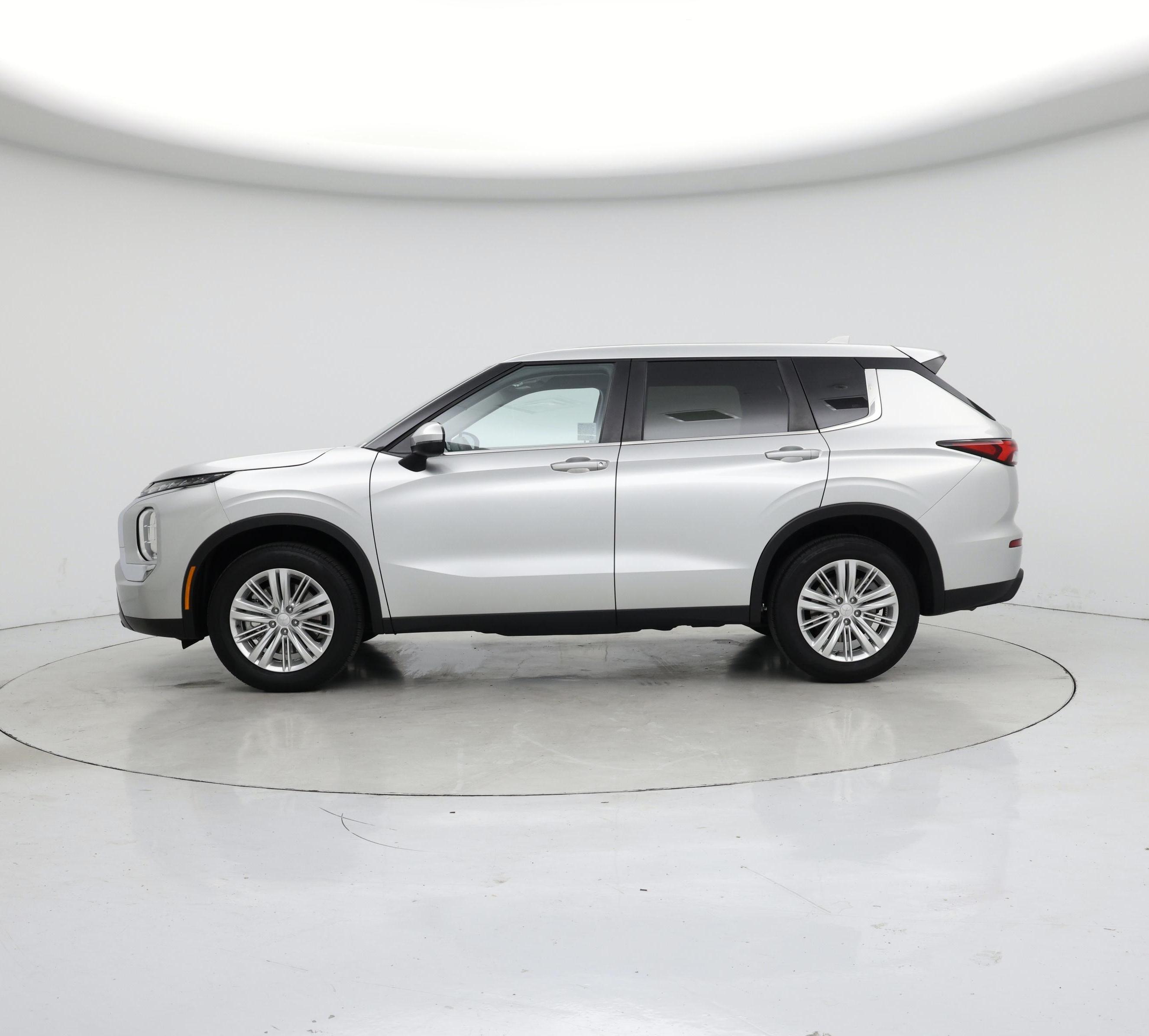 Thumbnail: 2024 Mitsubishi Outlander - 3