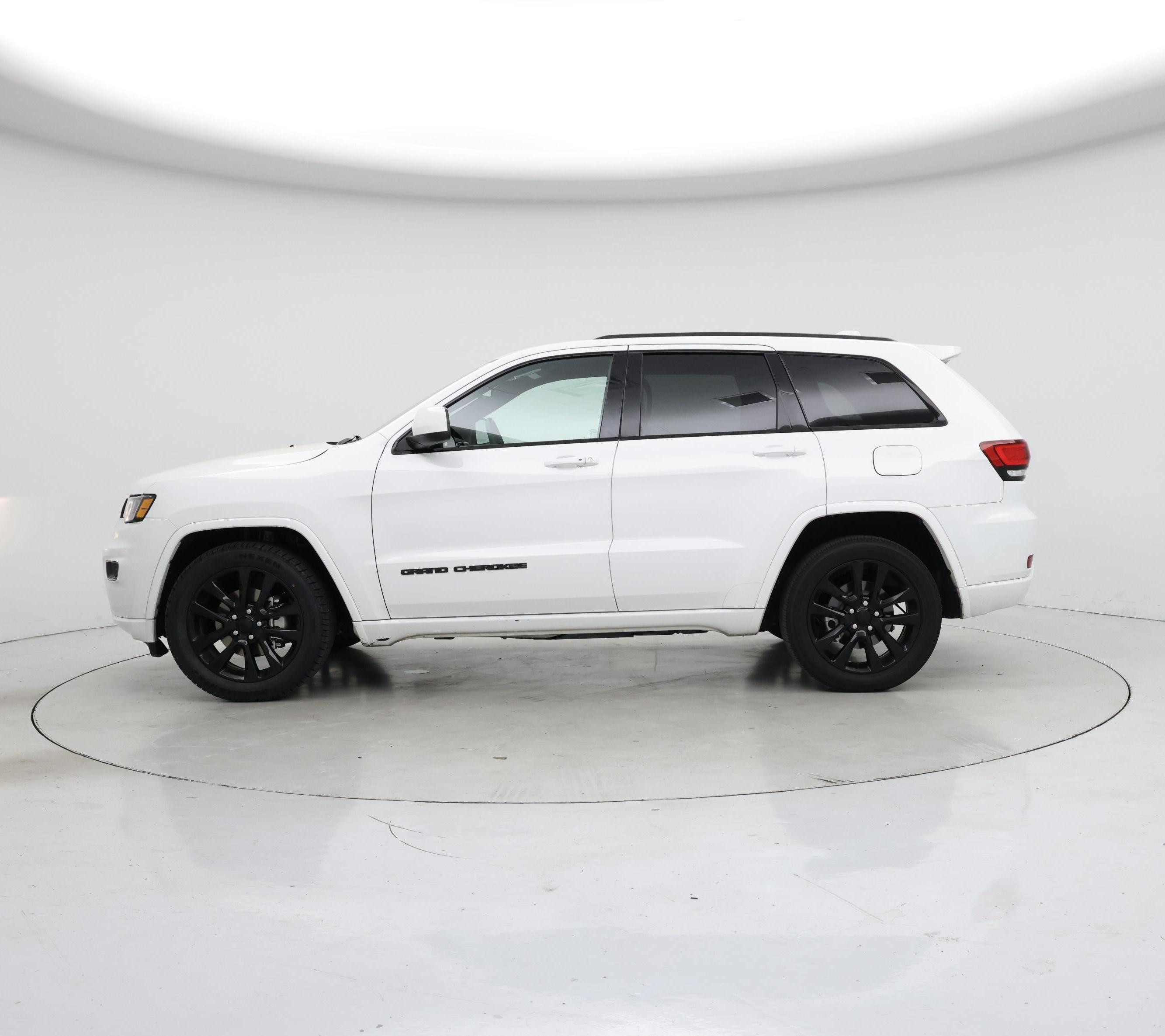Thumbnail: 2018 Jeep Grand Cherokee - 3