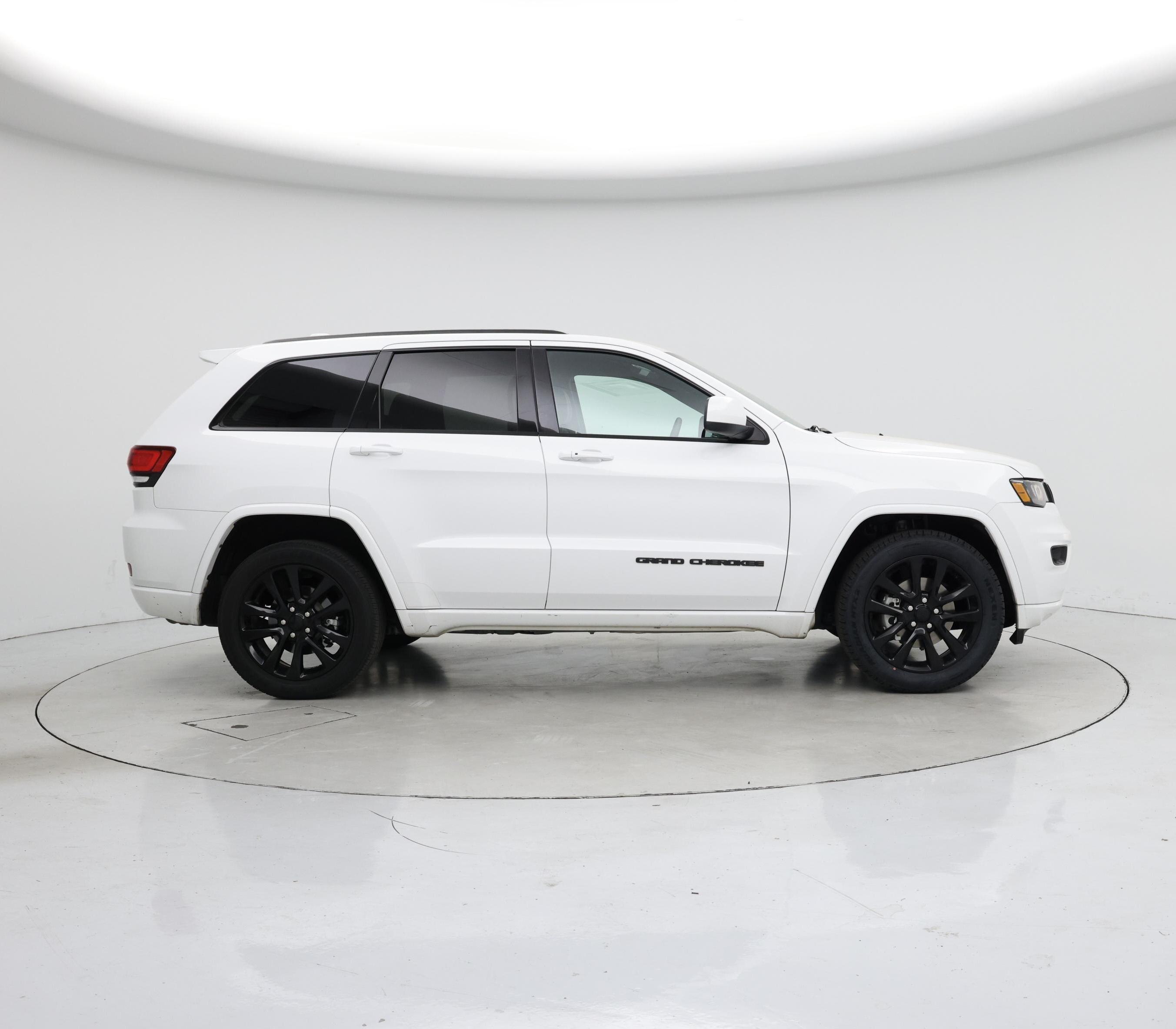 Thumbnail: 2018 Jeep Grand Cherokee - 7