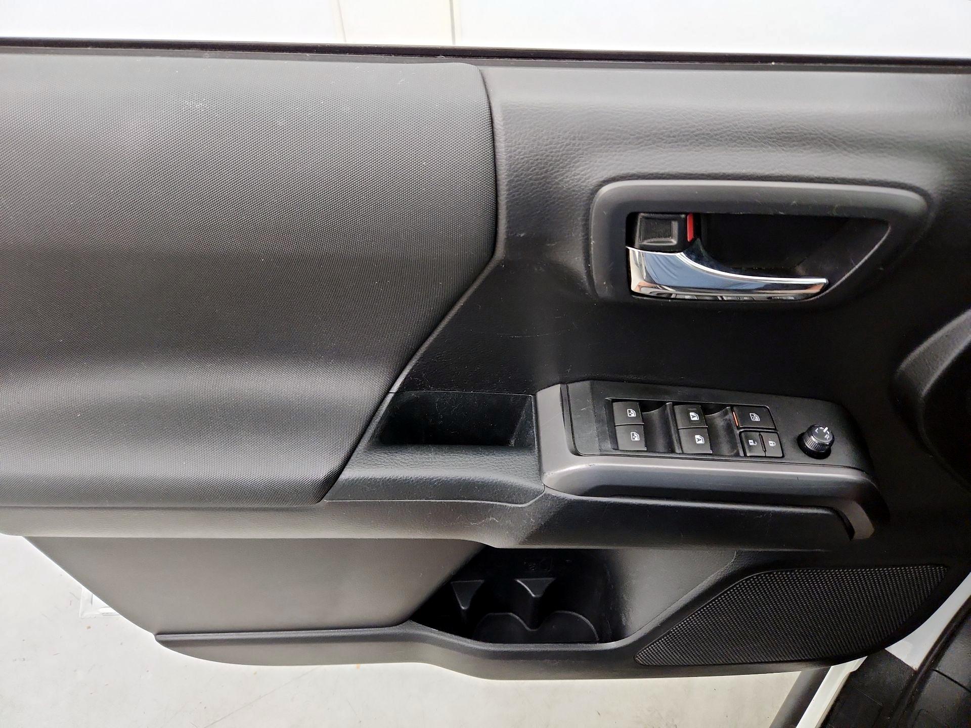 Thumbnail: 2021 Toyota Tacoma - 12