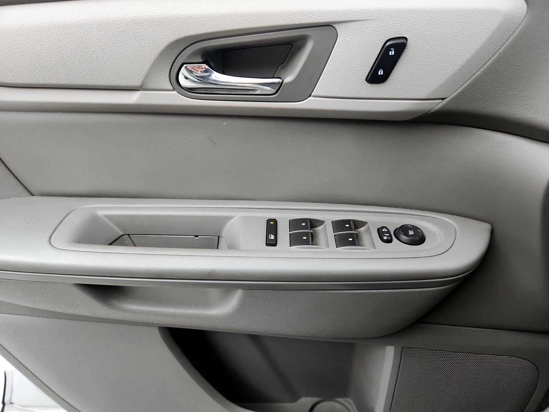 Thumbnail: 2016 Chevrolet Traverse - 12
