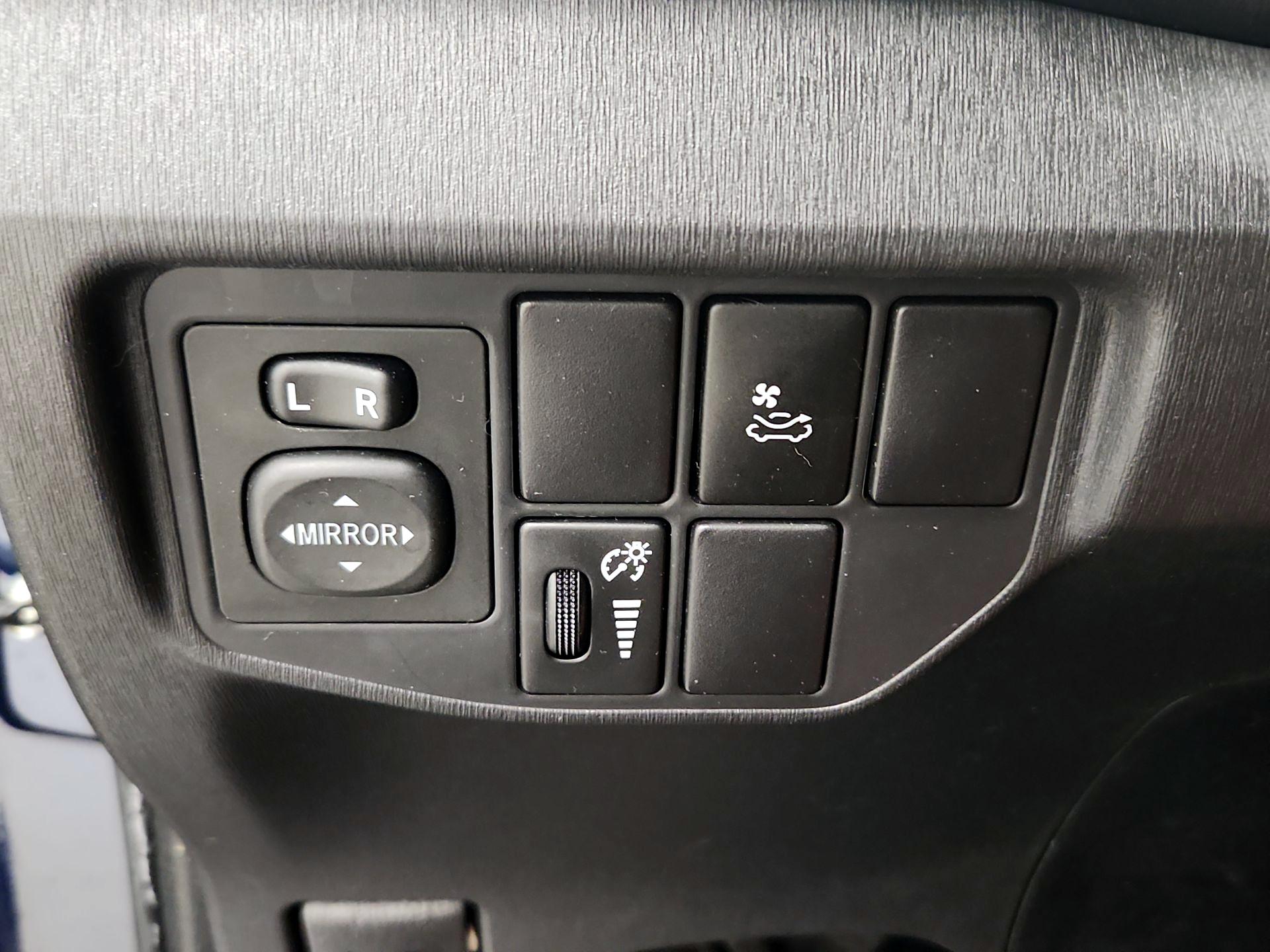 Thumbnail: 2014 Toyota Prius - 13