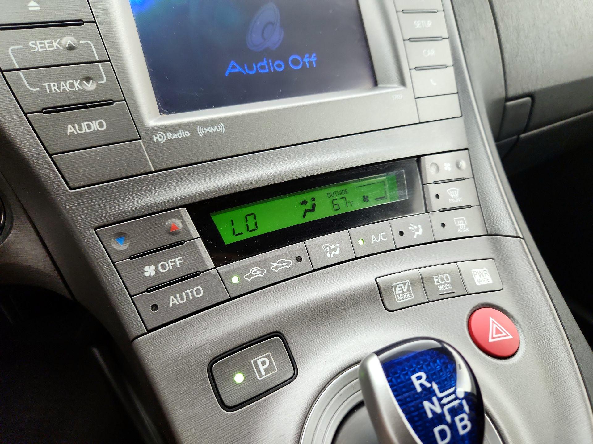 Thumbnail: 2014 Toyota Prius - 16