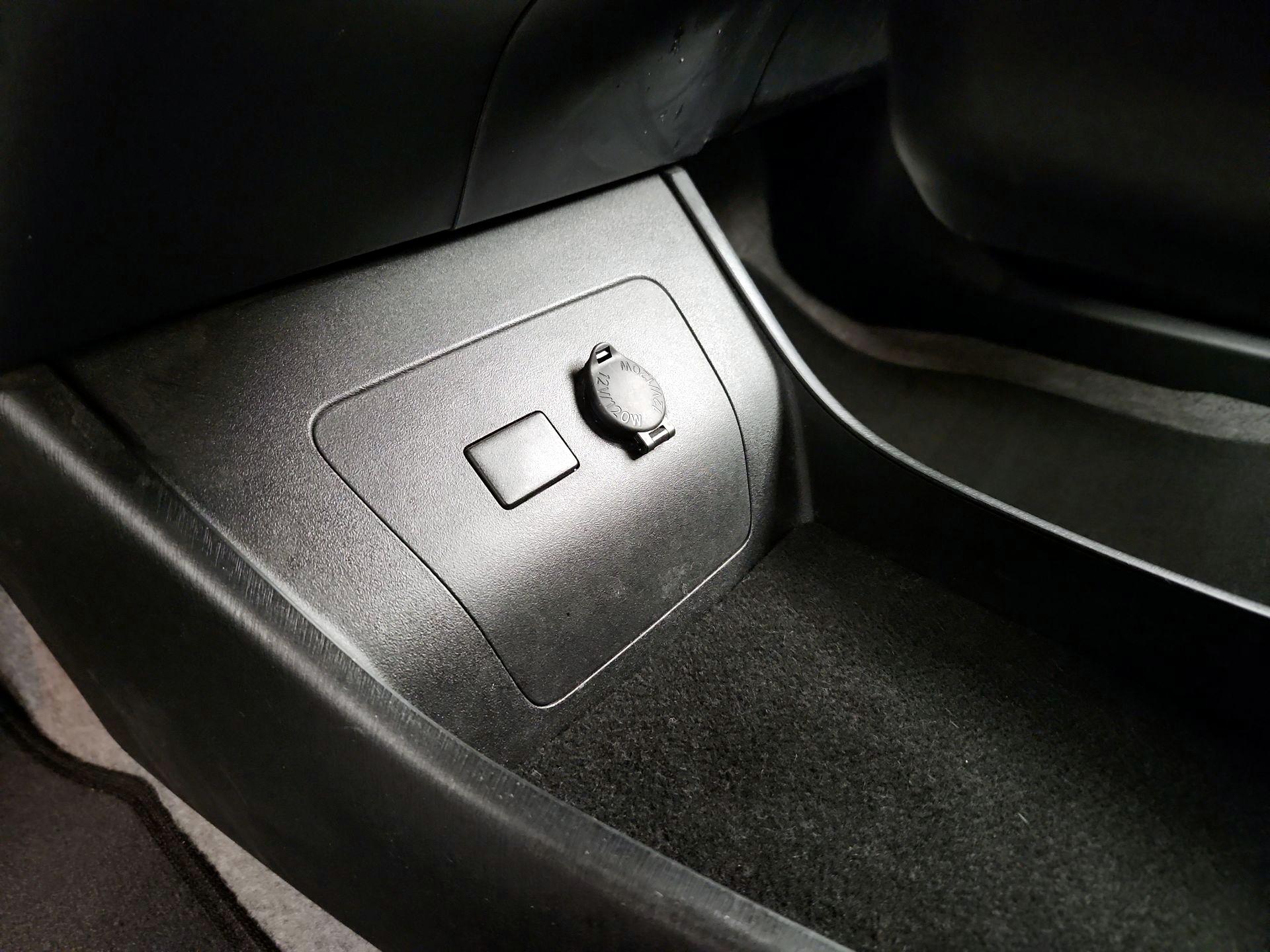 Thumbnail: 2014 Toyota Prius - 18