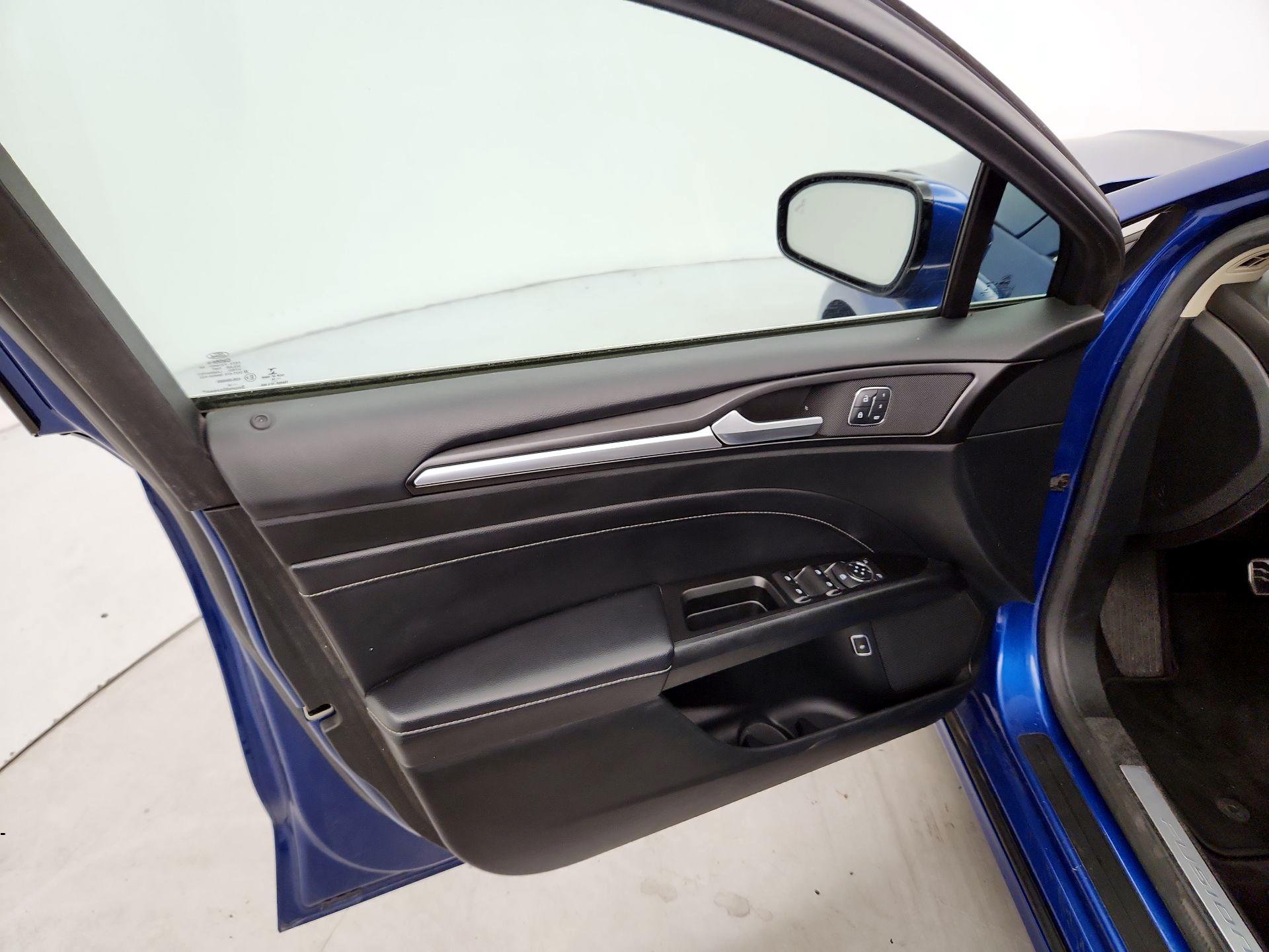 Thumbnail: 2017 Ford Fusion - 12