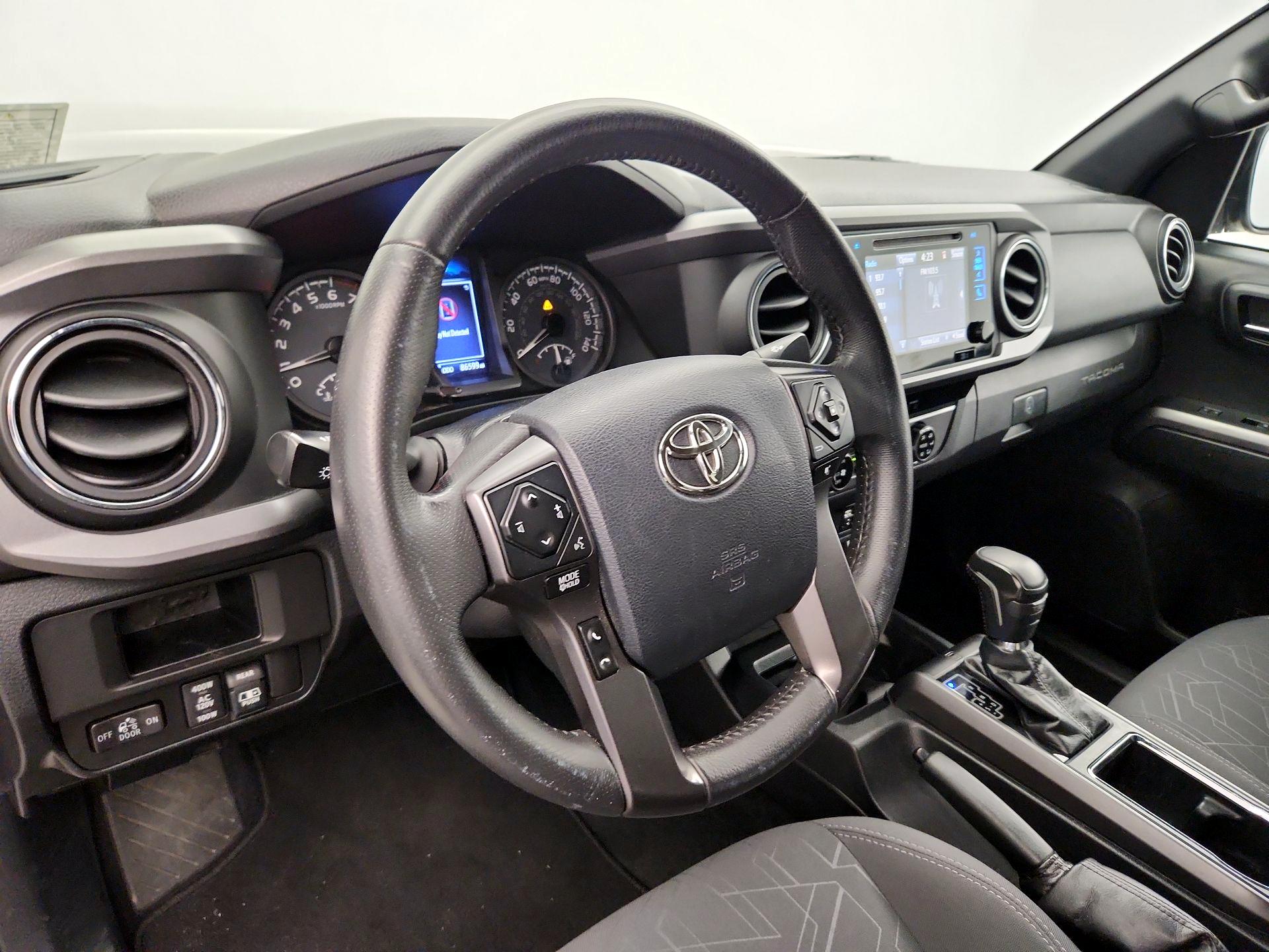 Thumbnail: 2017 Toyota Tacoma - 9