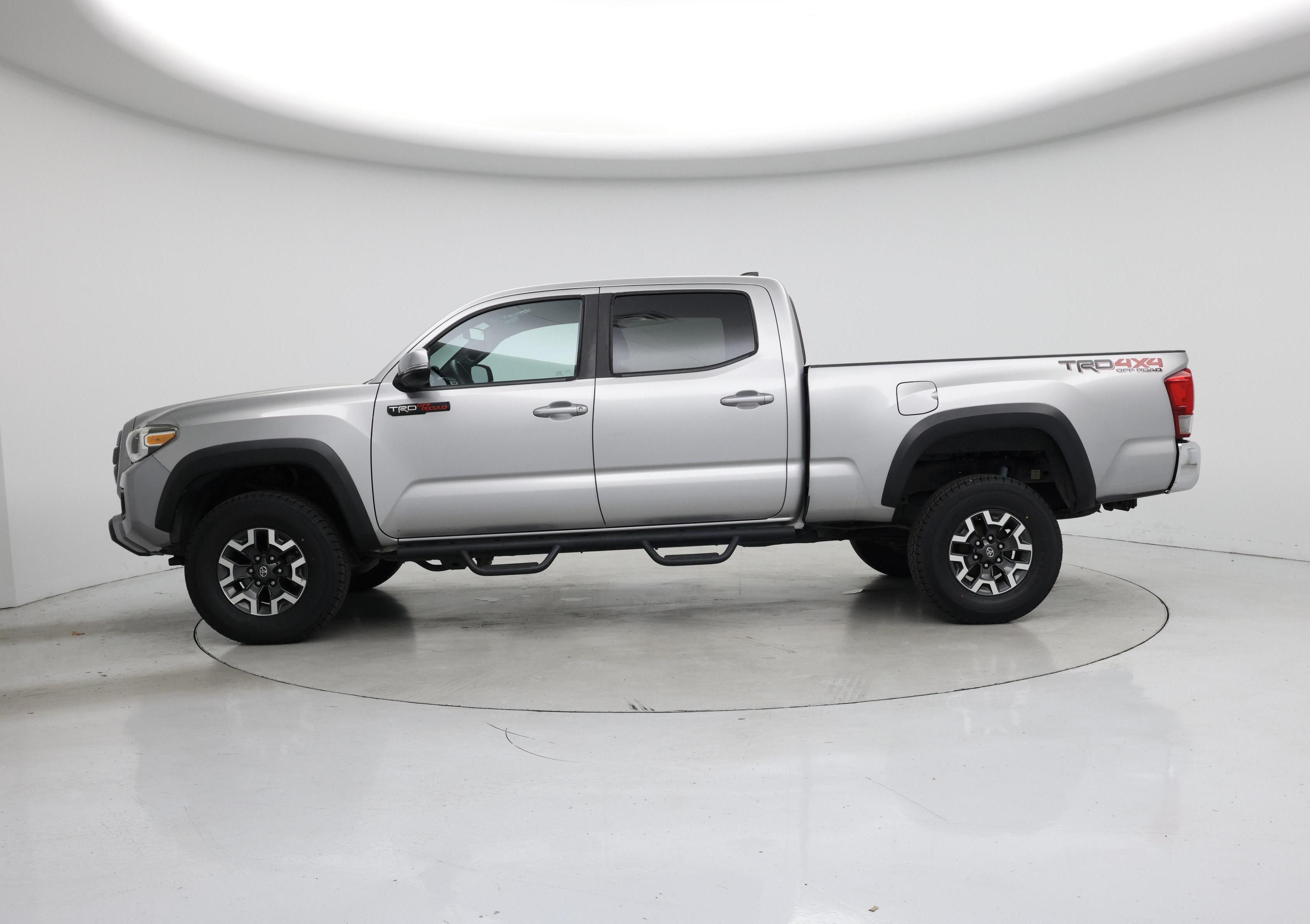 Thumbnail: 2017 Toyota Tacoma - 3