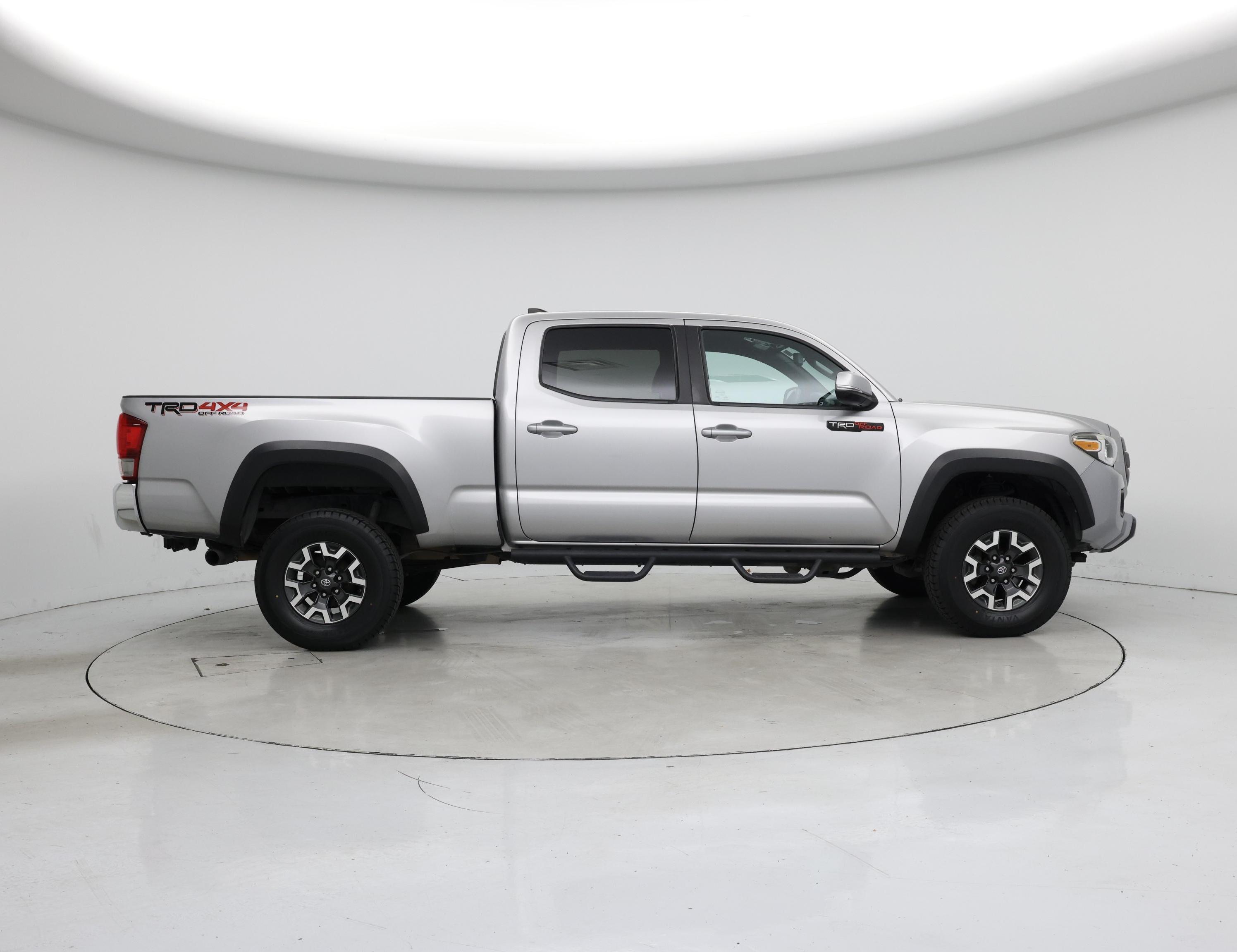 Thumbnail: 2017 Toyota Tacoma - 7