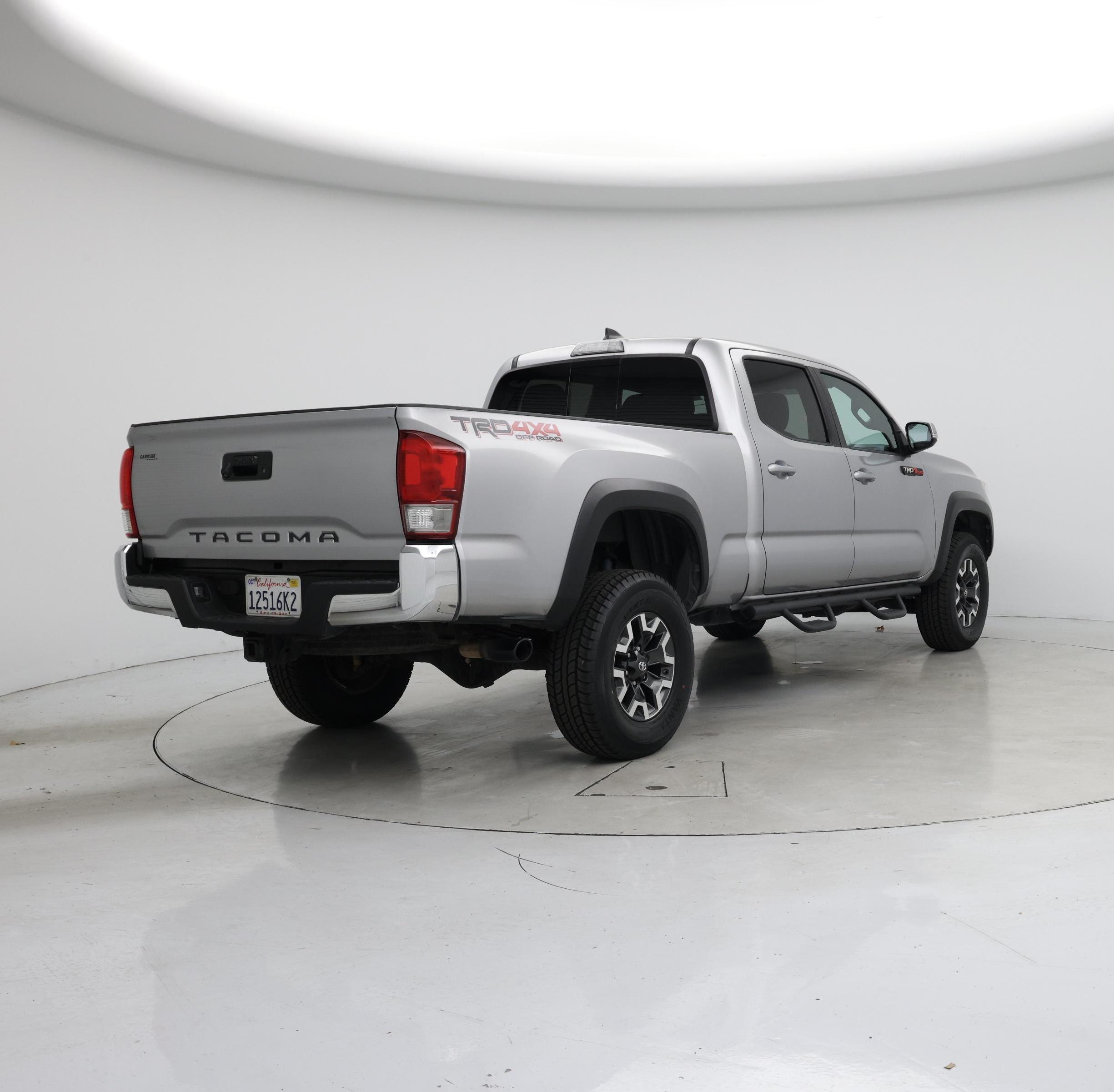 Thumbnail: 2017 Toyota Tacoma - 8