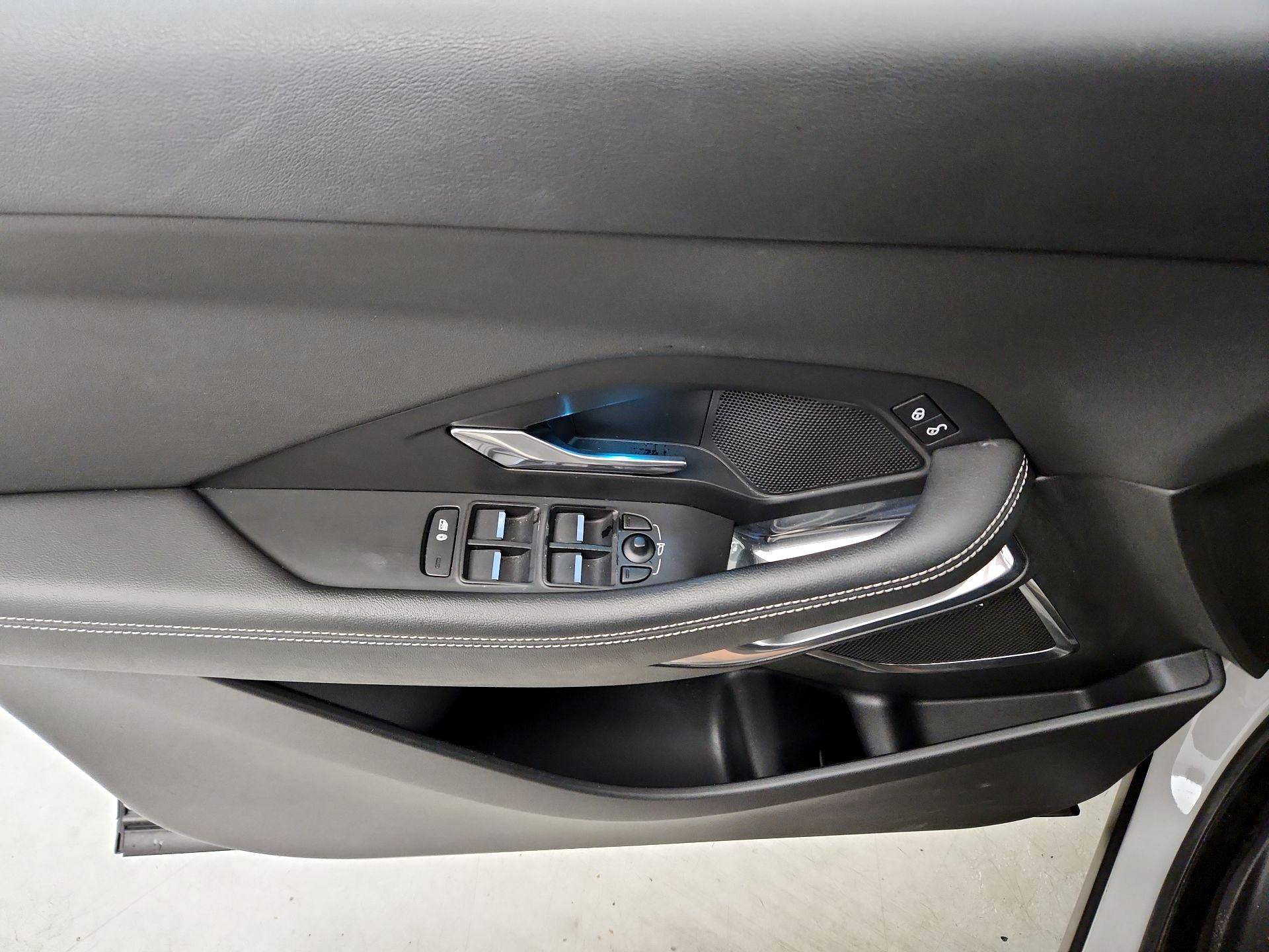Thumbnail: 2019 Jaguar E-Pace - 12