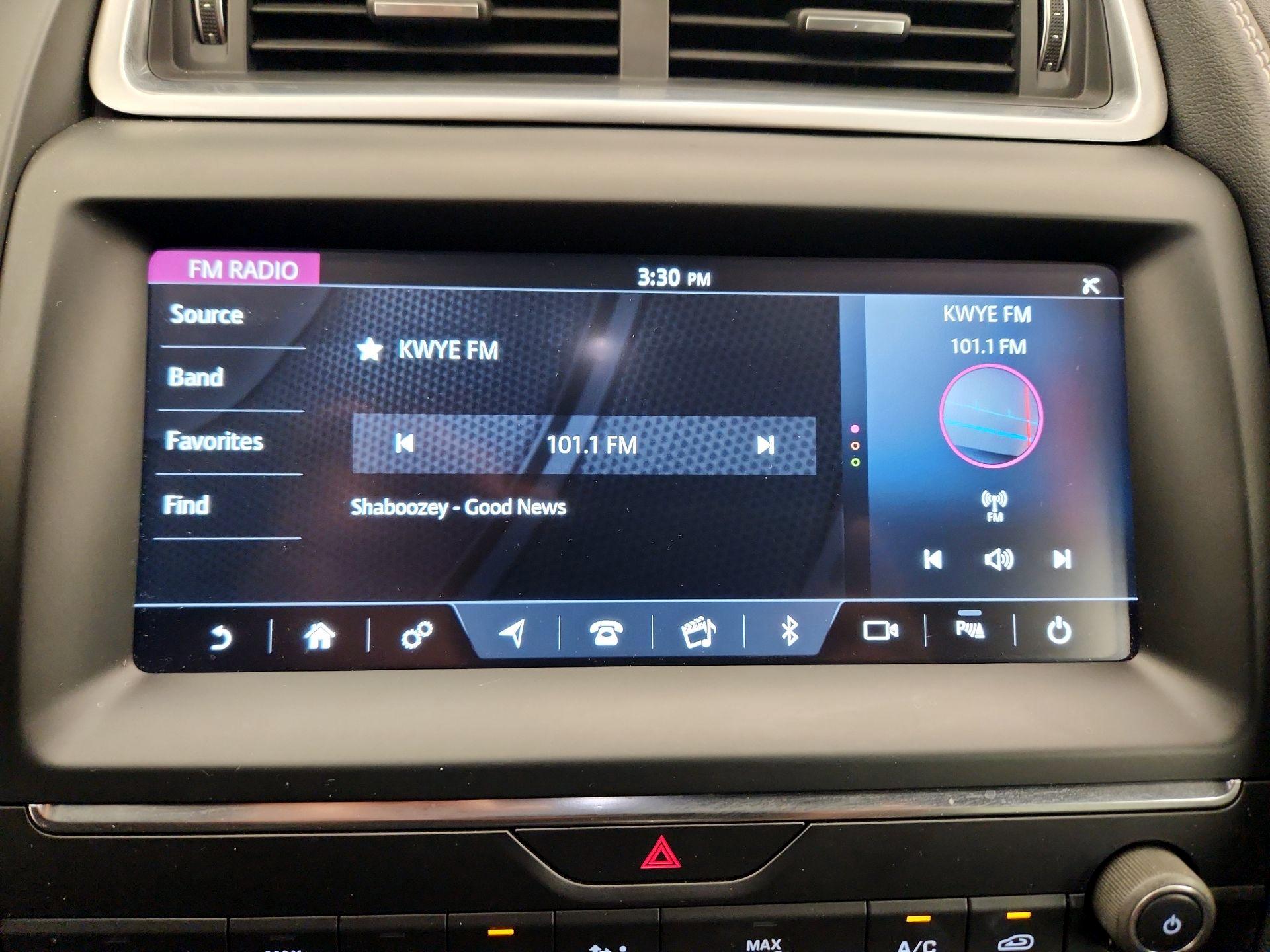 Thumbnail: 2019 Jaguar E-Pace - 16