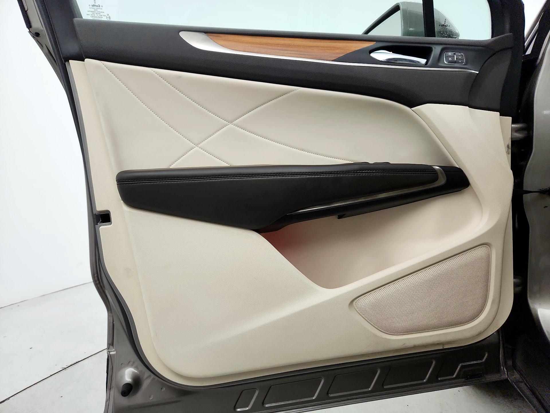 Thumbnail: 2016 Lincoln MKC - 12