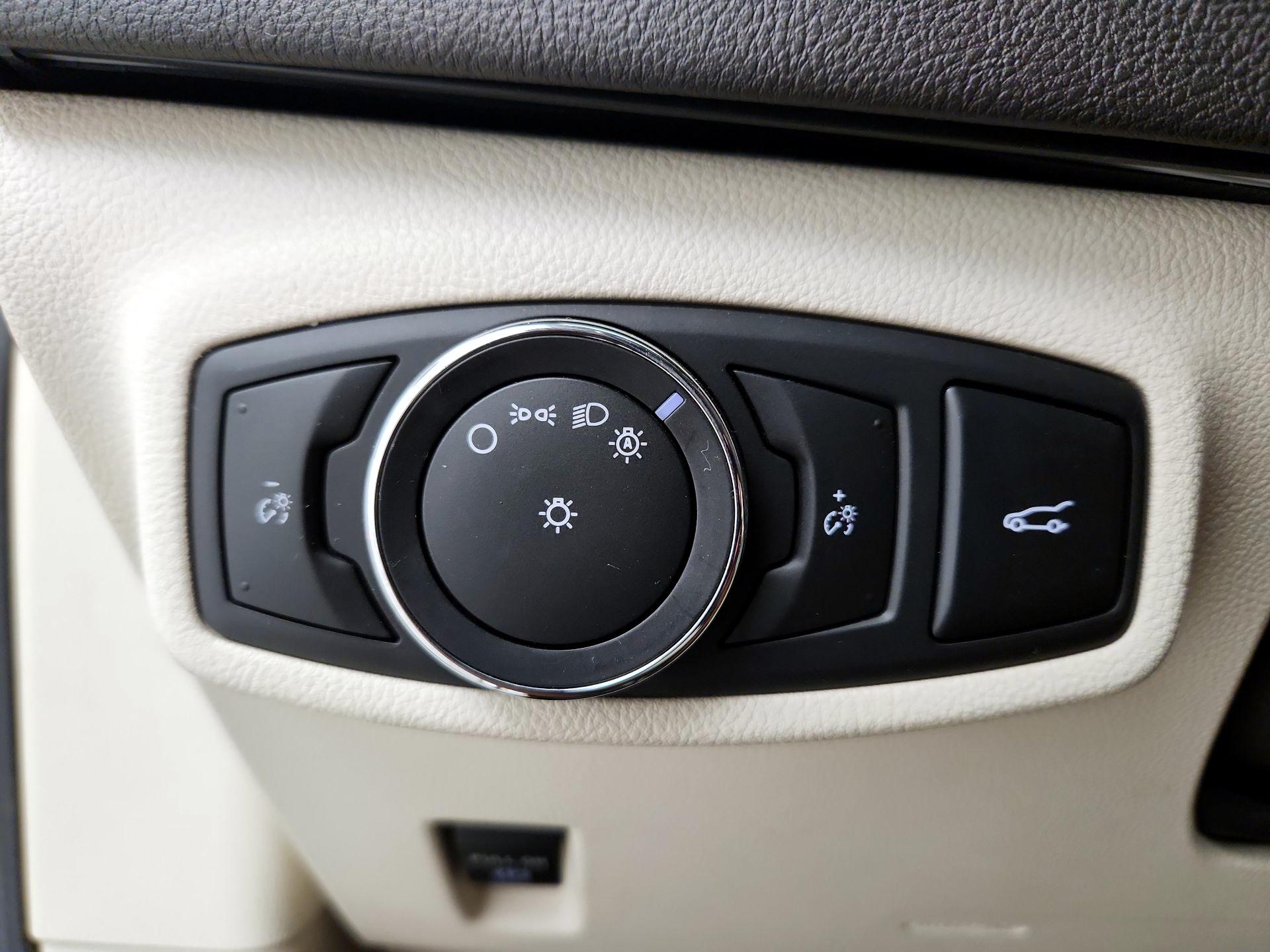 Thumbnail: 2016 Lincoln MKC - 13