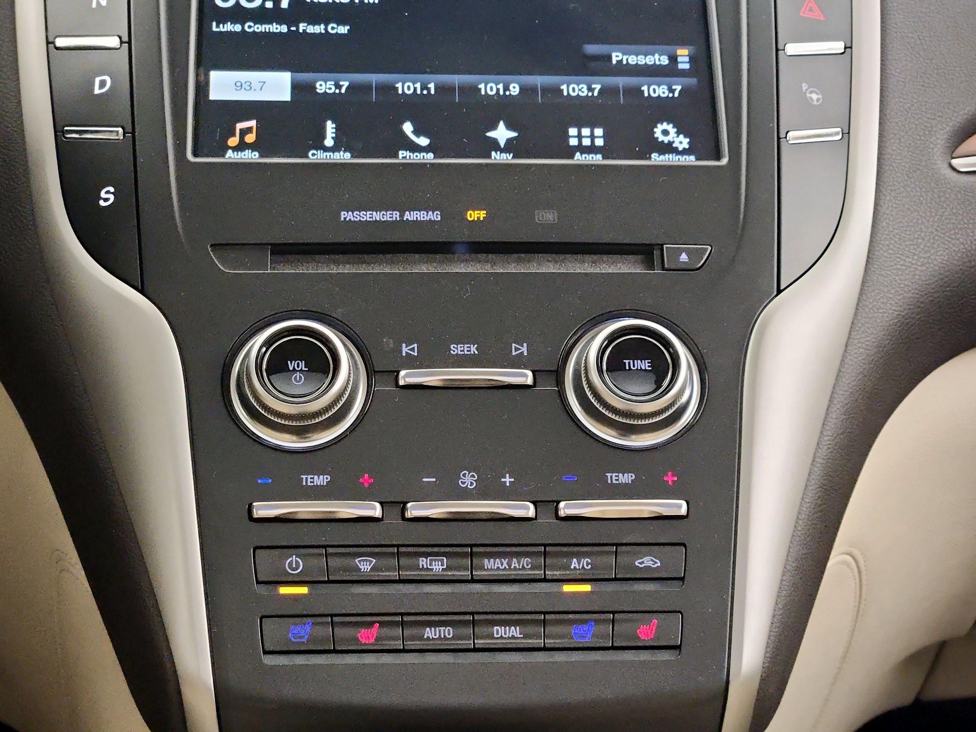 Thumbnail: 2016 Lincoln MKC - 17