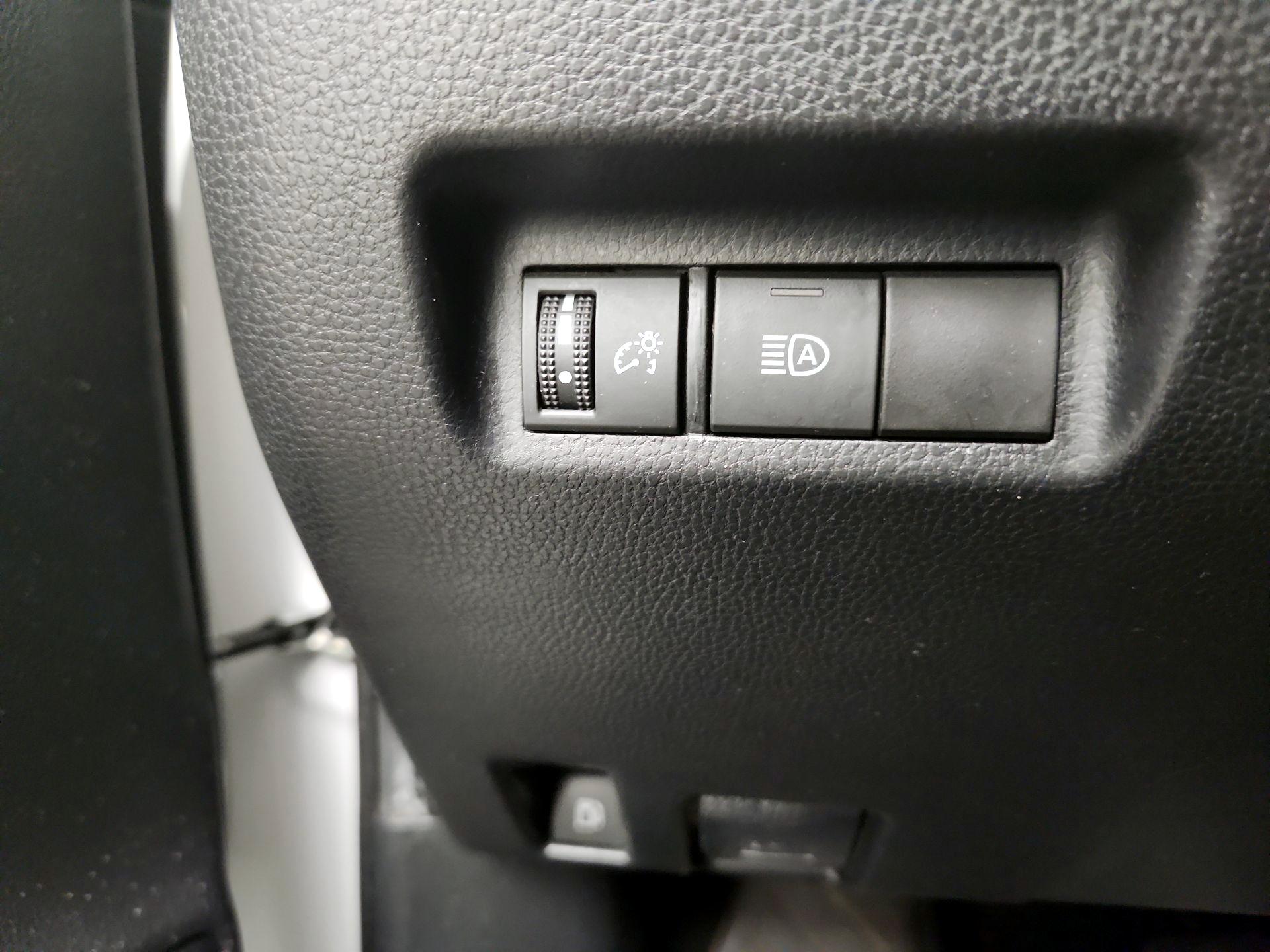 Thumbnail: 2019 Toyota RAV4 - 13