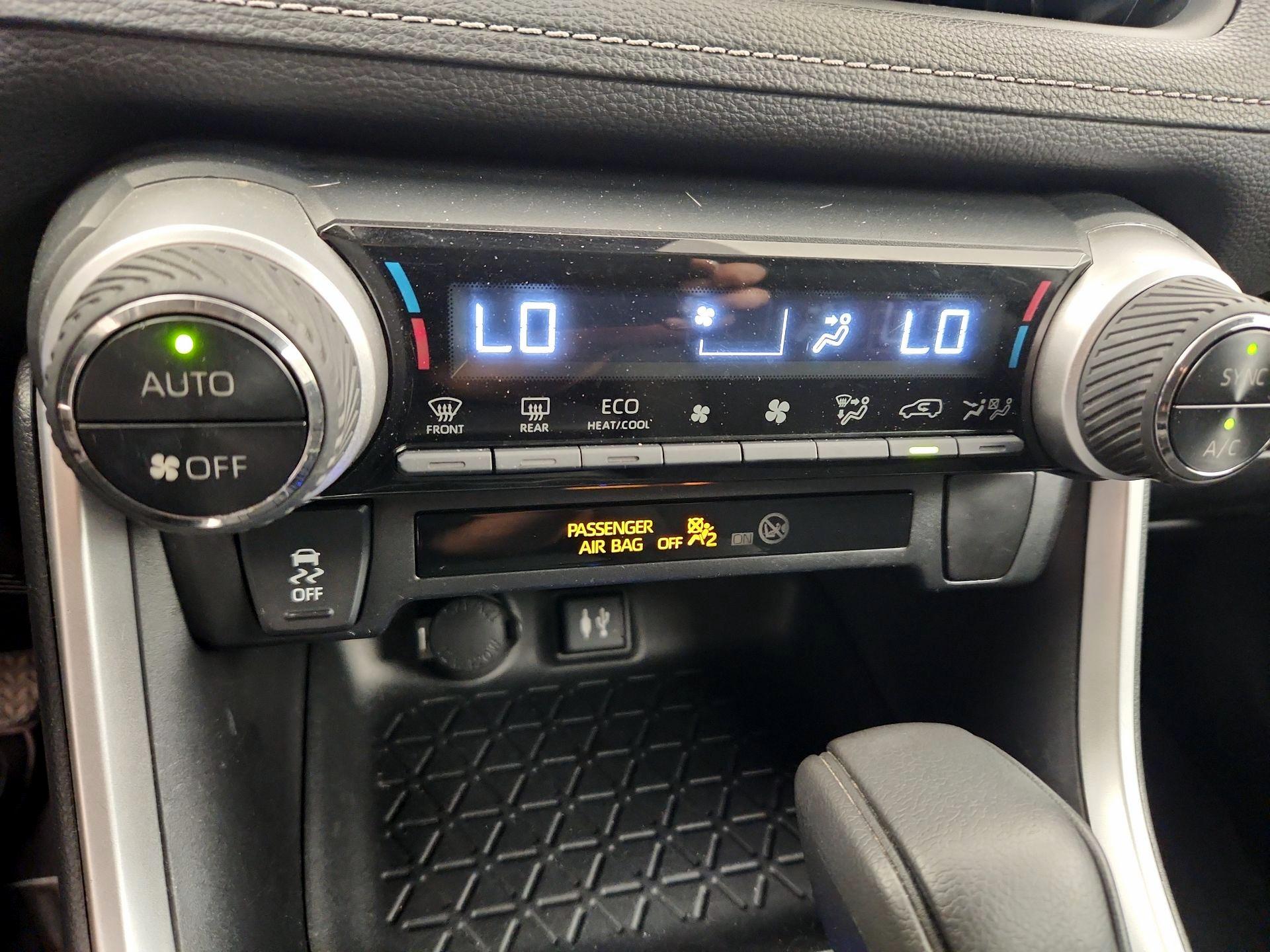 Thumbnail: 2019 Toyota RAV4 - 16