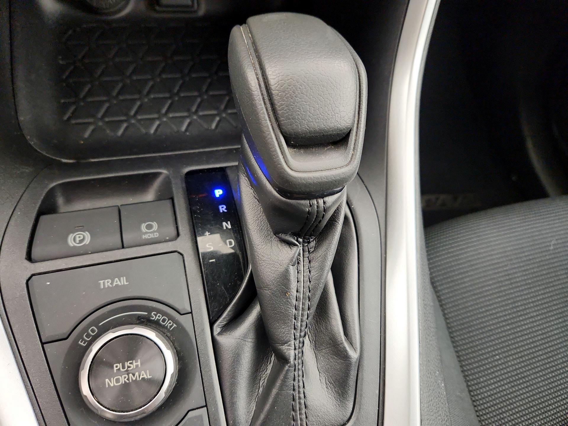Thumbnail: 2019 Toyota RAV4 - 17