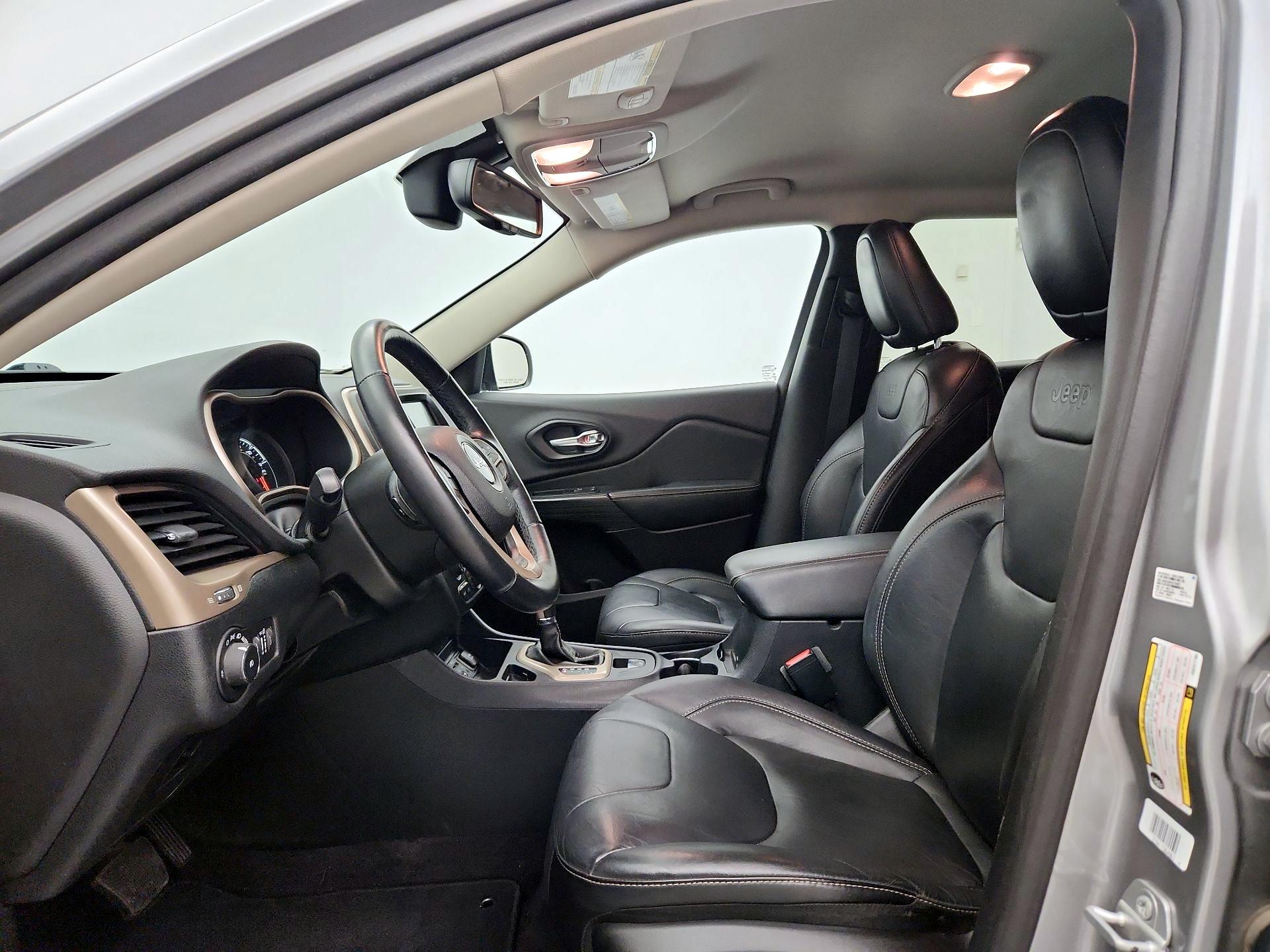 Thumbnail: 2016 Jeep Cherokee - 11