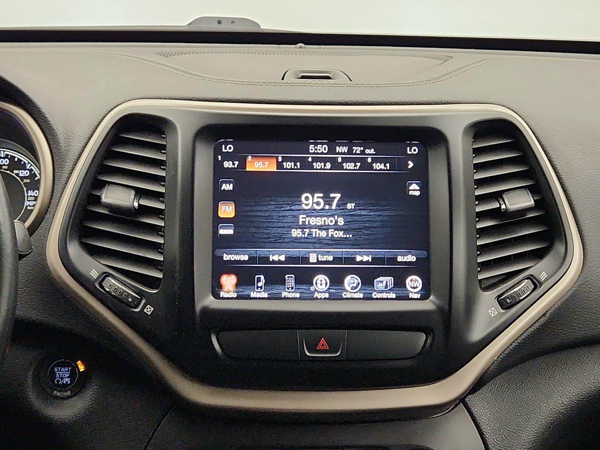 Thumbnail: 2016 Jeep Cherokee - 15