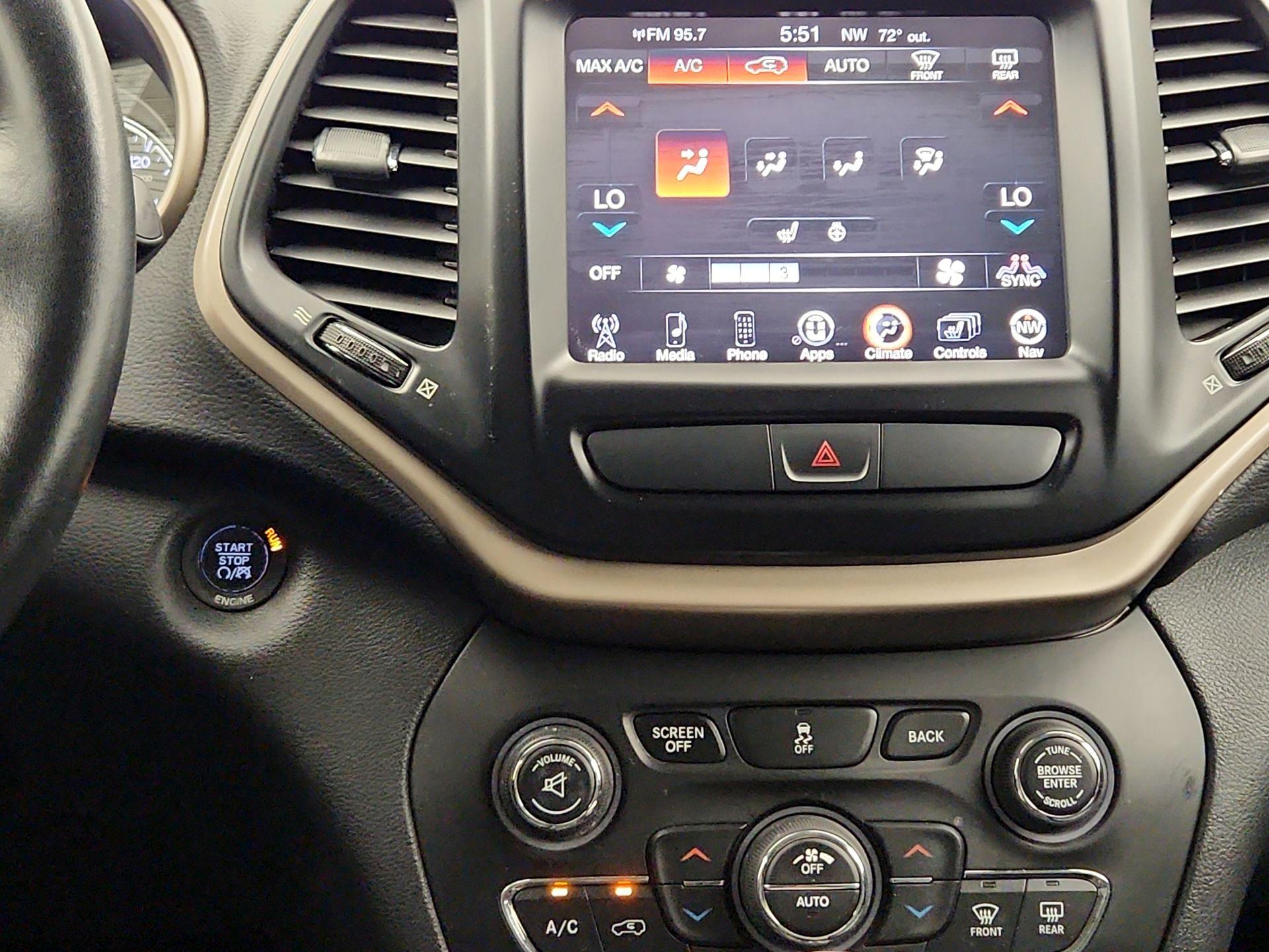 Thumbnail: 2016 Jeep Cherokee - 16