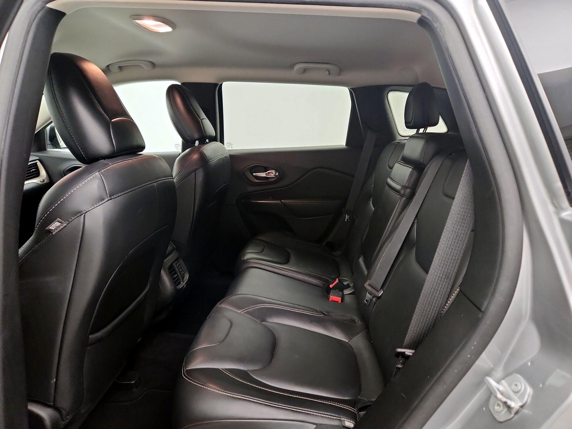 Thumbnail: 2016 Jeep Cherokee - 19
