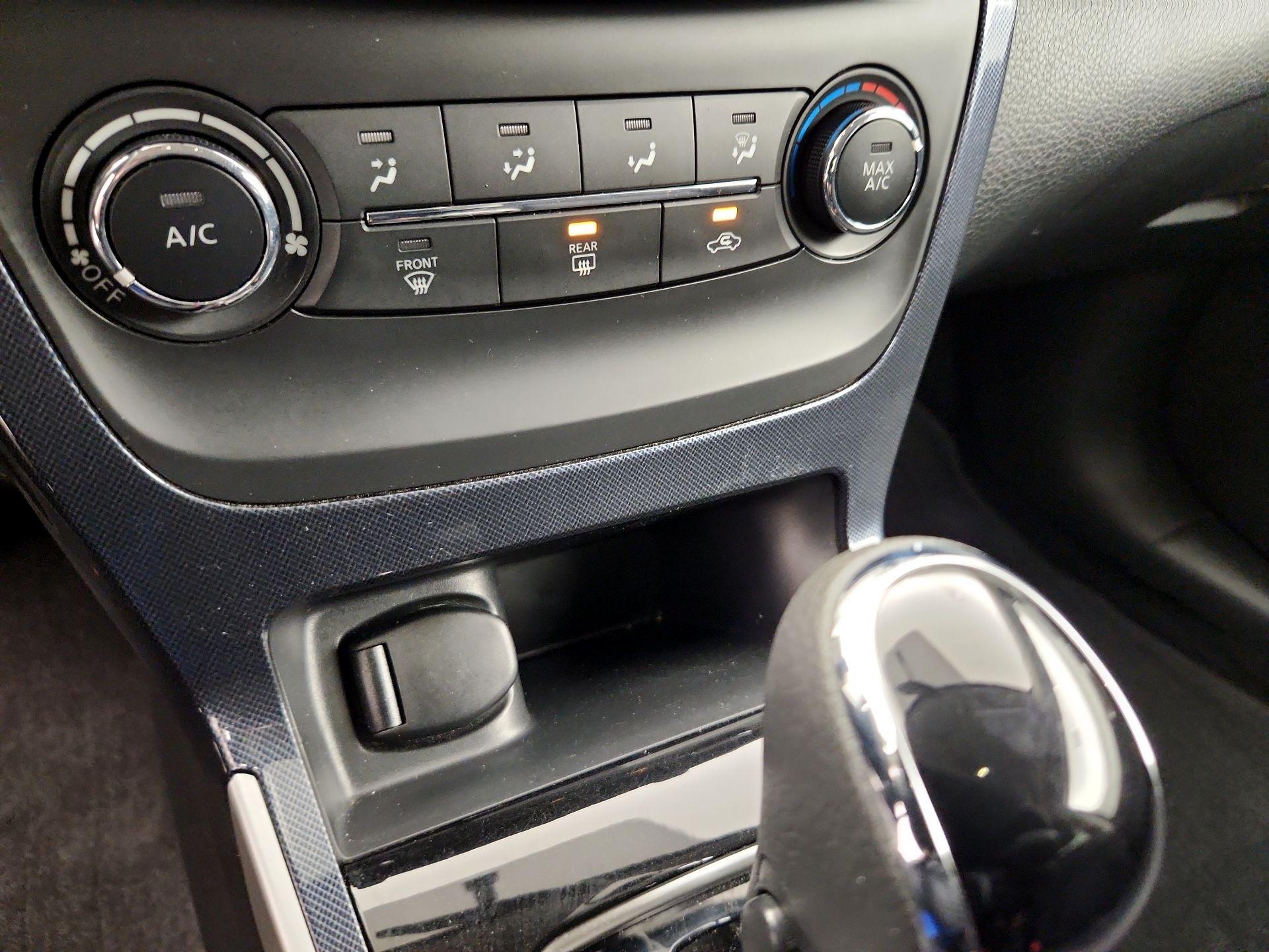 Thumbnail: 2017 Nissan Sentra - 16
