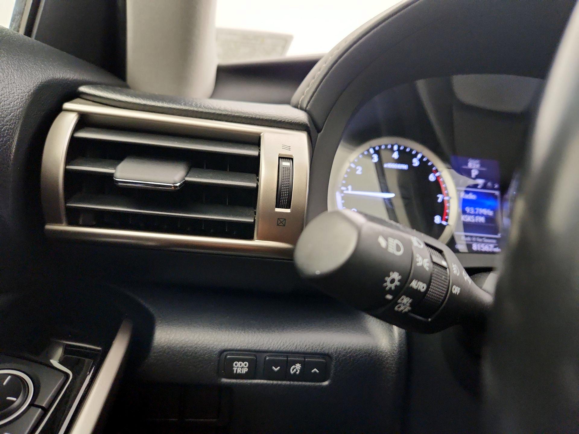 Thumbnail: 2016 Lexus IS - 13