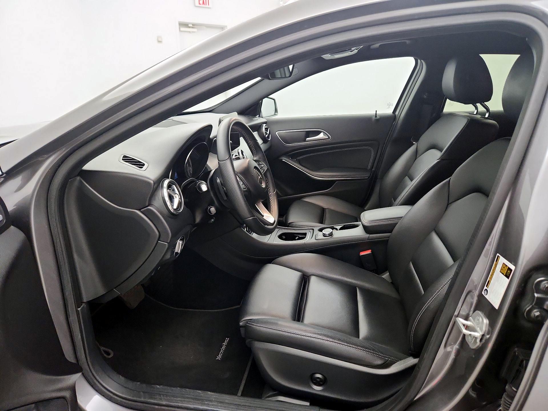Thumbnail: 2016 Mercedes-Benz GLA - 11