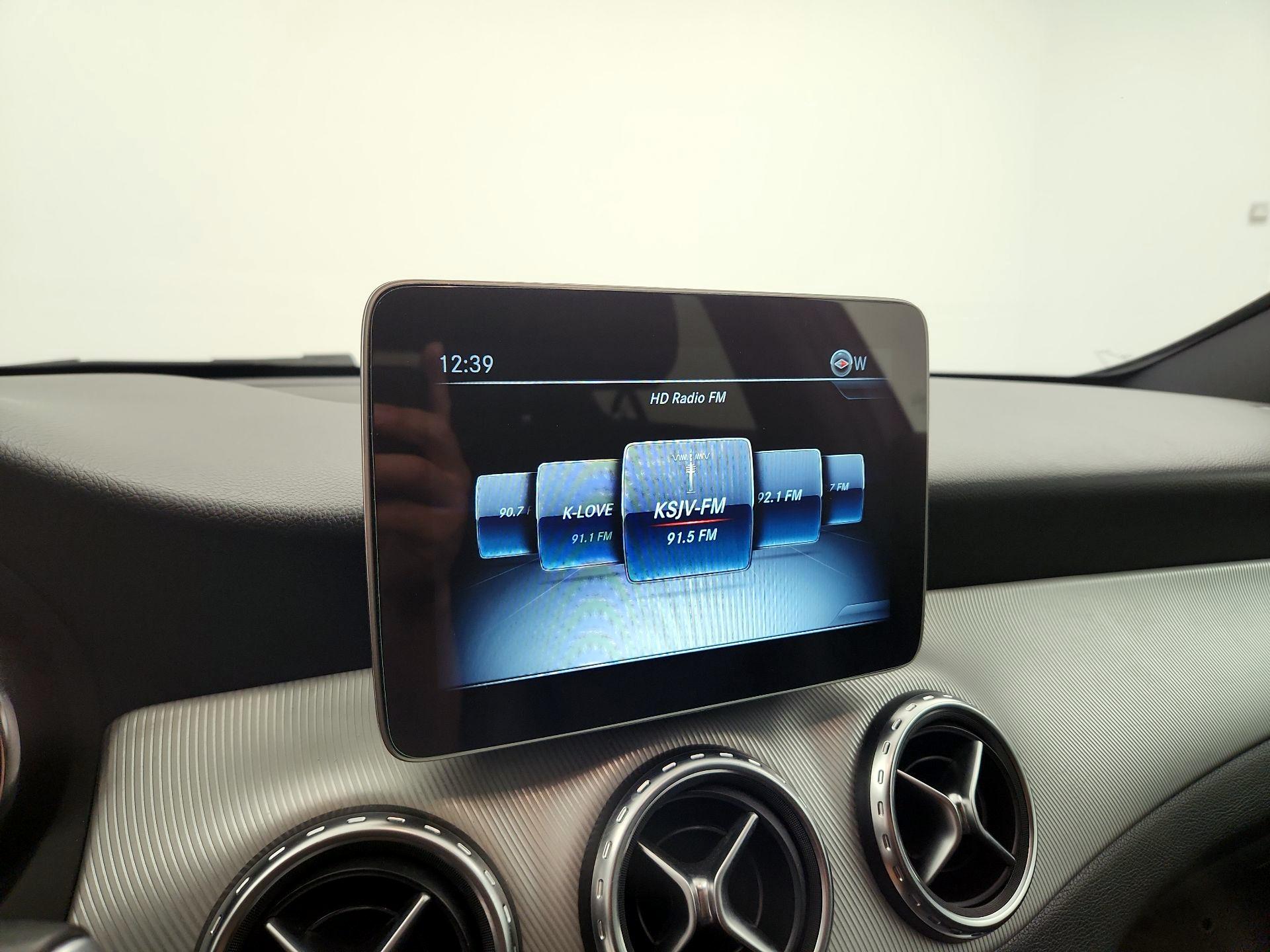 Thumbnail: 2016 Mercedes-Benz GLA - 16