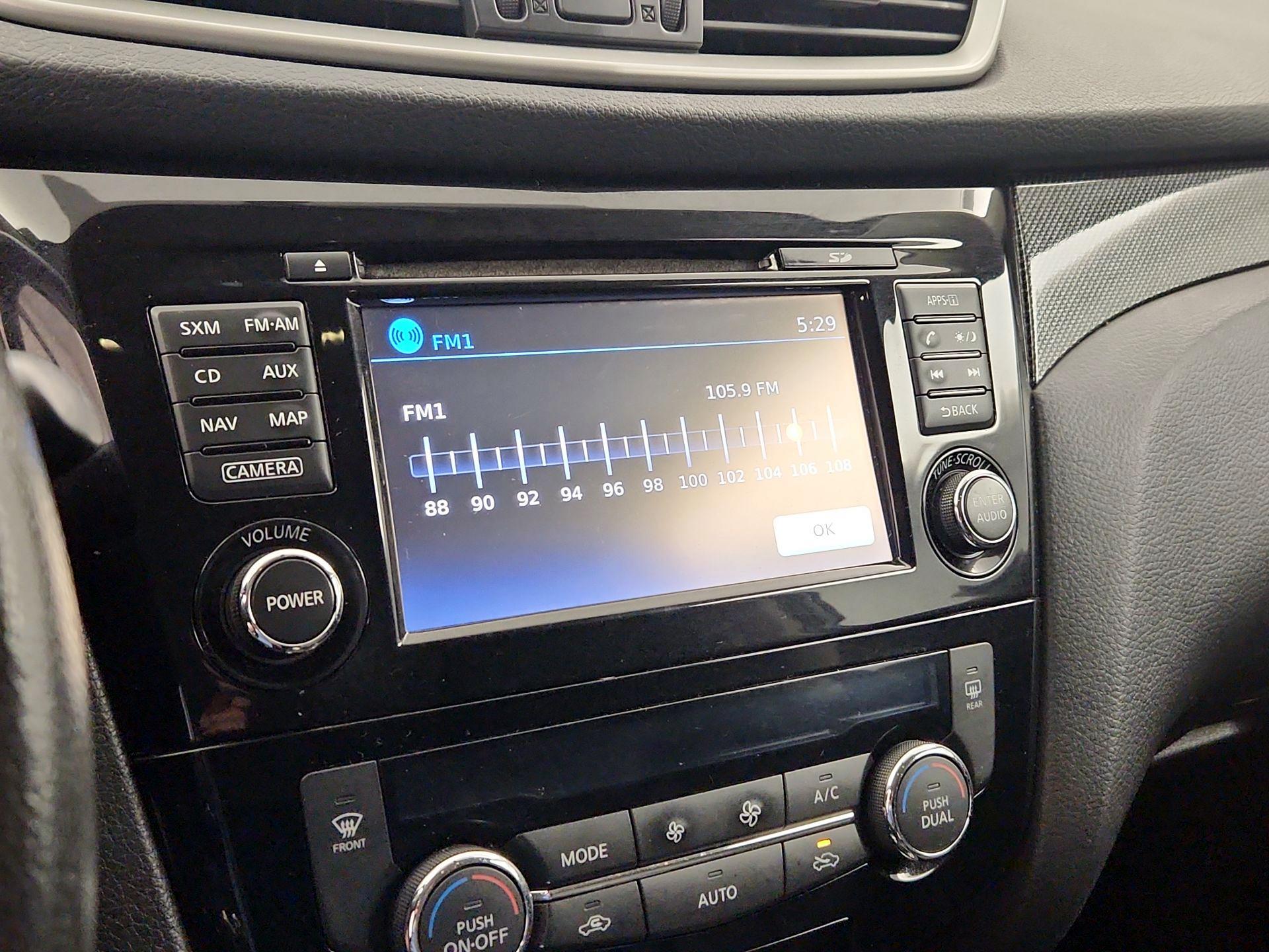 Thumbnail: 2016 Nissan Rogue - 16