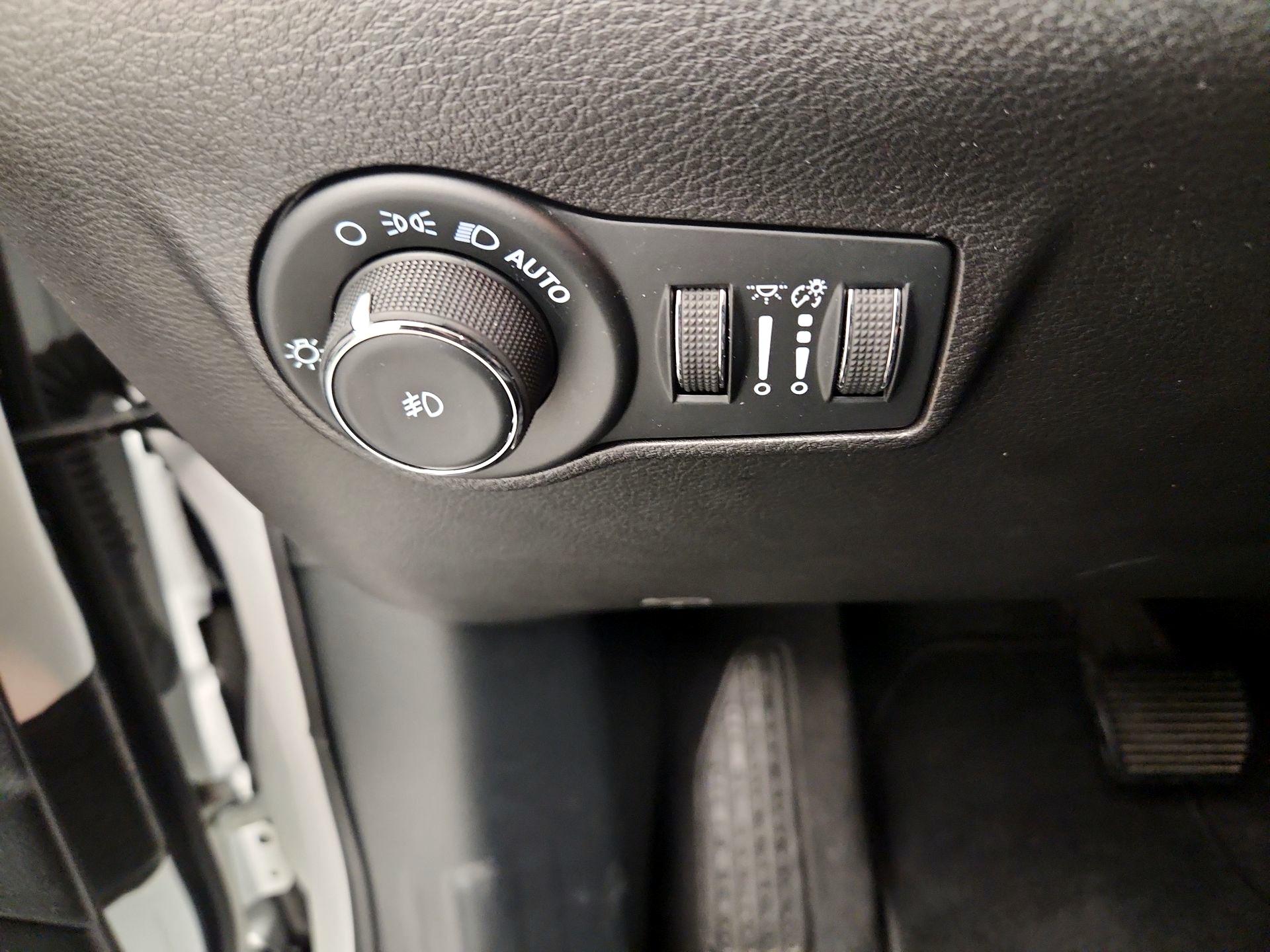 Thumbnail: 2022 Jeep Compass - 13