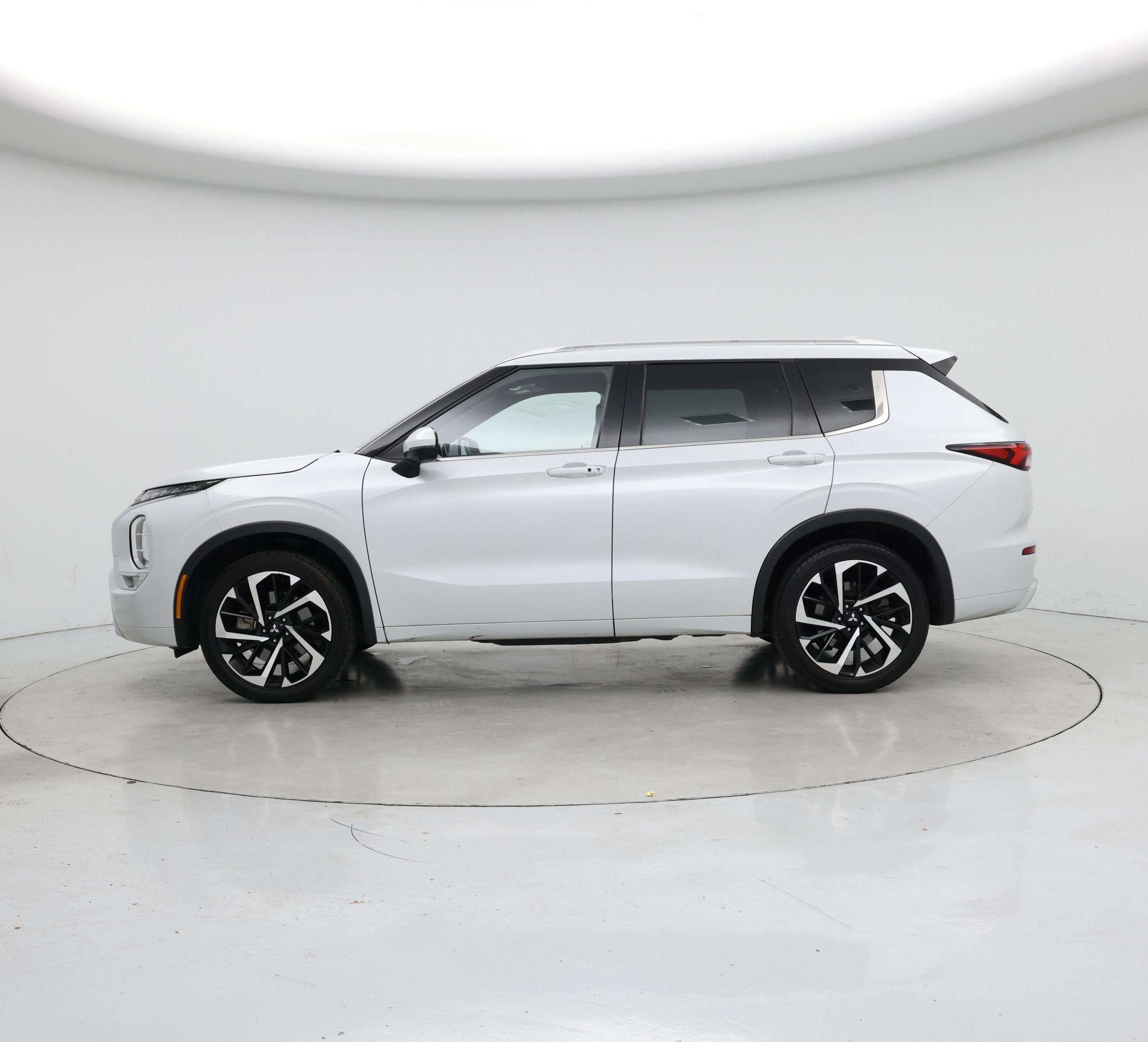 Thumbnail: 2022 Mitsubishi Outlander - 3