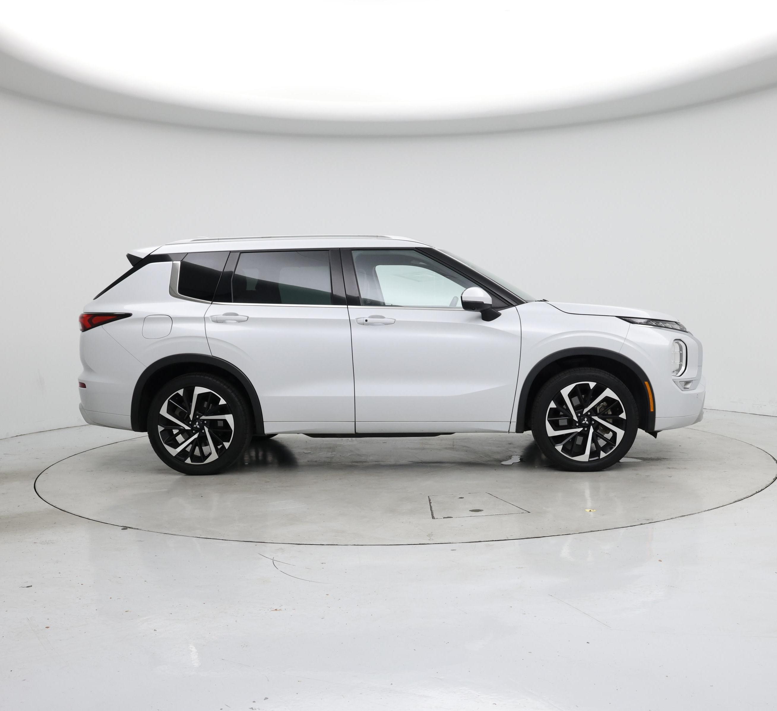 Thumbnail: 2022 Mitsubishi Outlander - 7