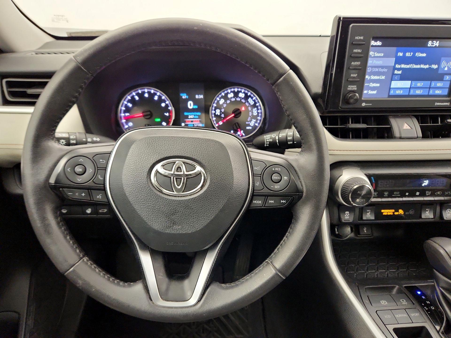 Thumbnail: 2021 Toyota RAV4 - 10