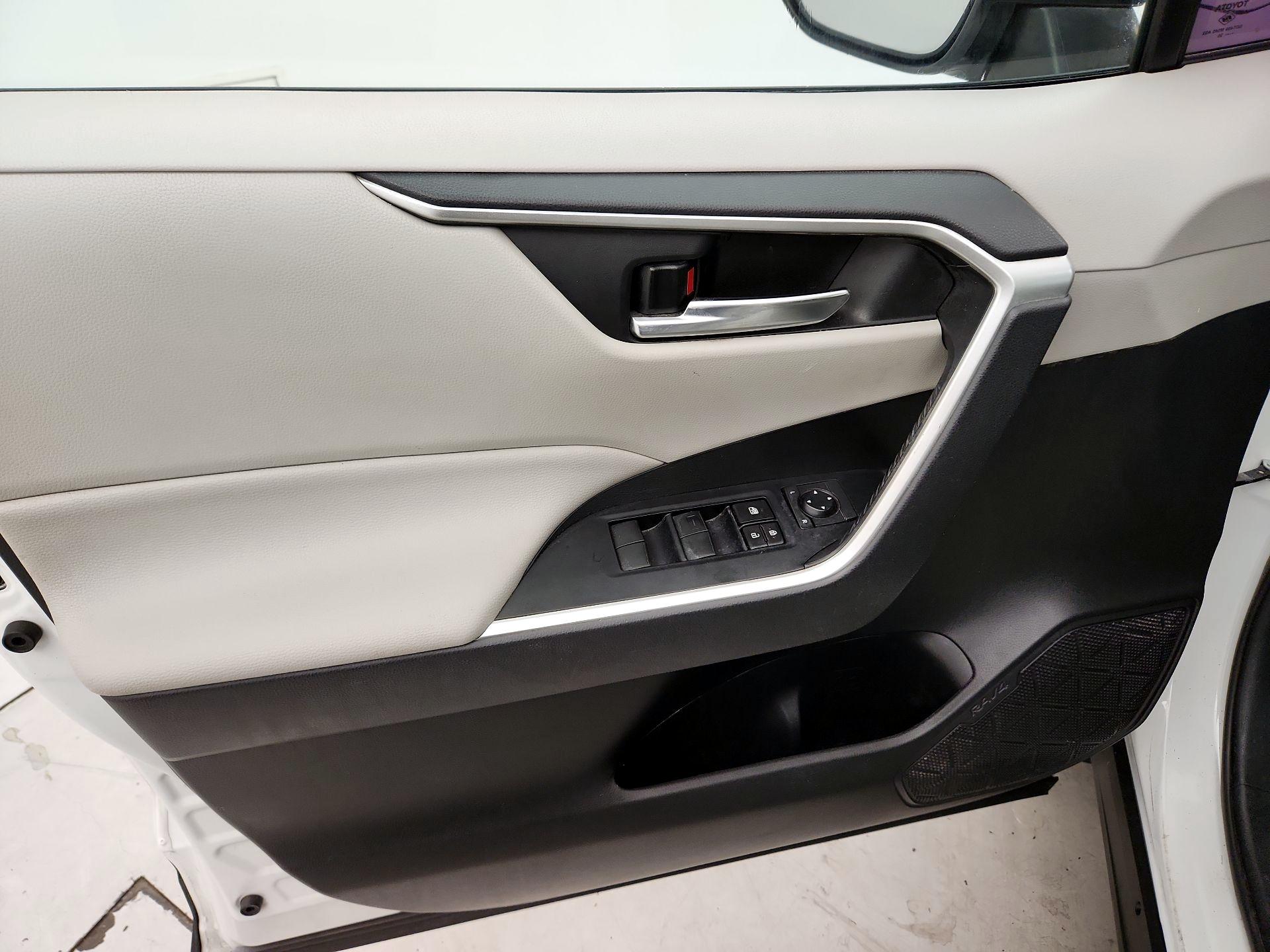 Thumbnail: 2021 Toyota RAV4 - 12